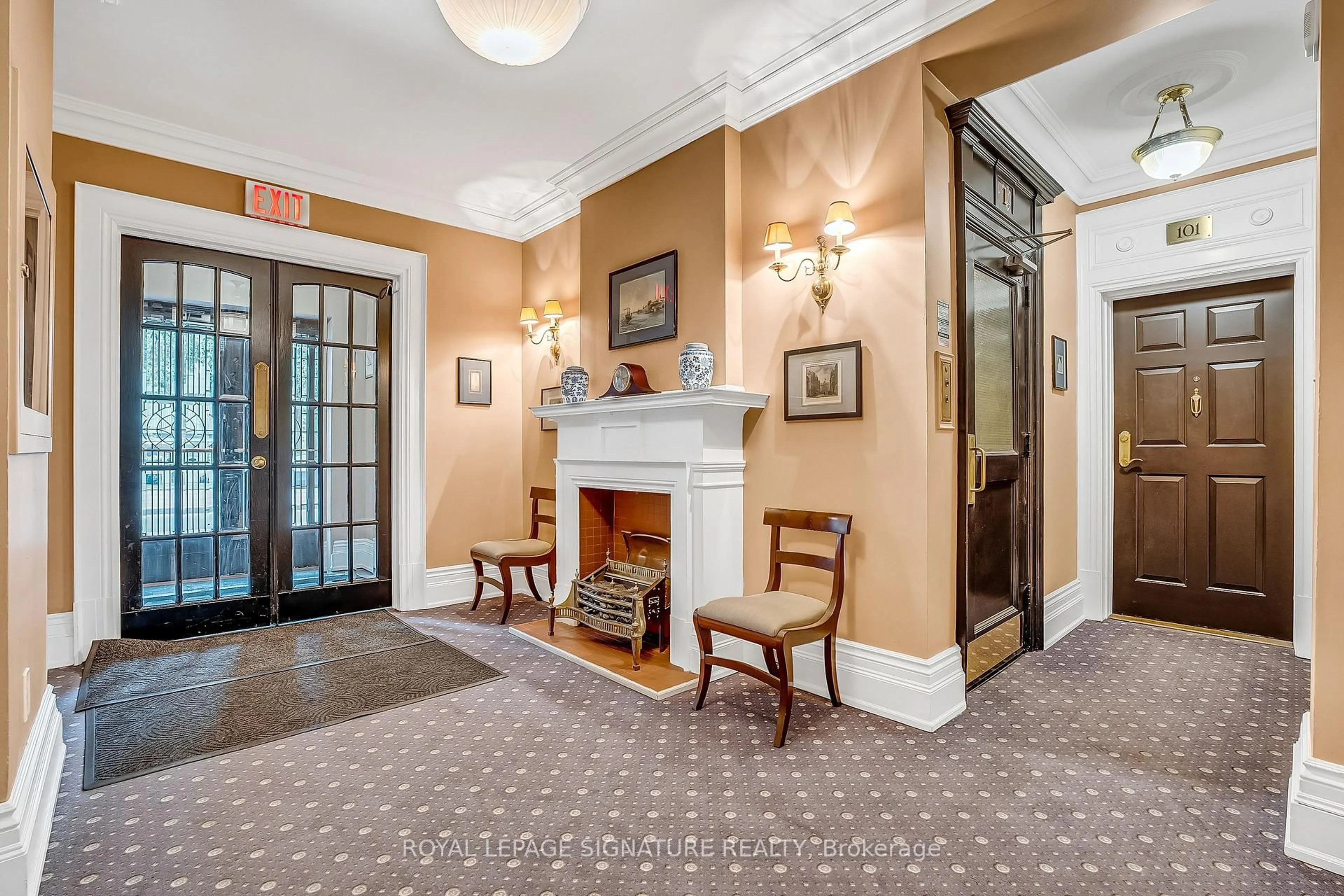 Indoor foyer for 150 St Clair Ave #101, Toronto Ontario M4V 1P6