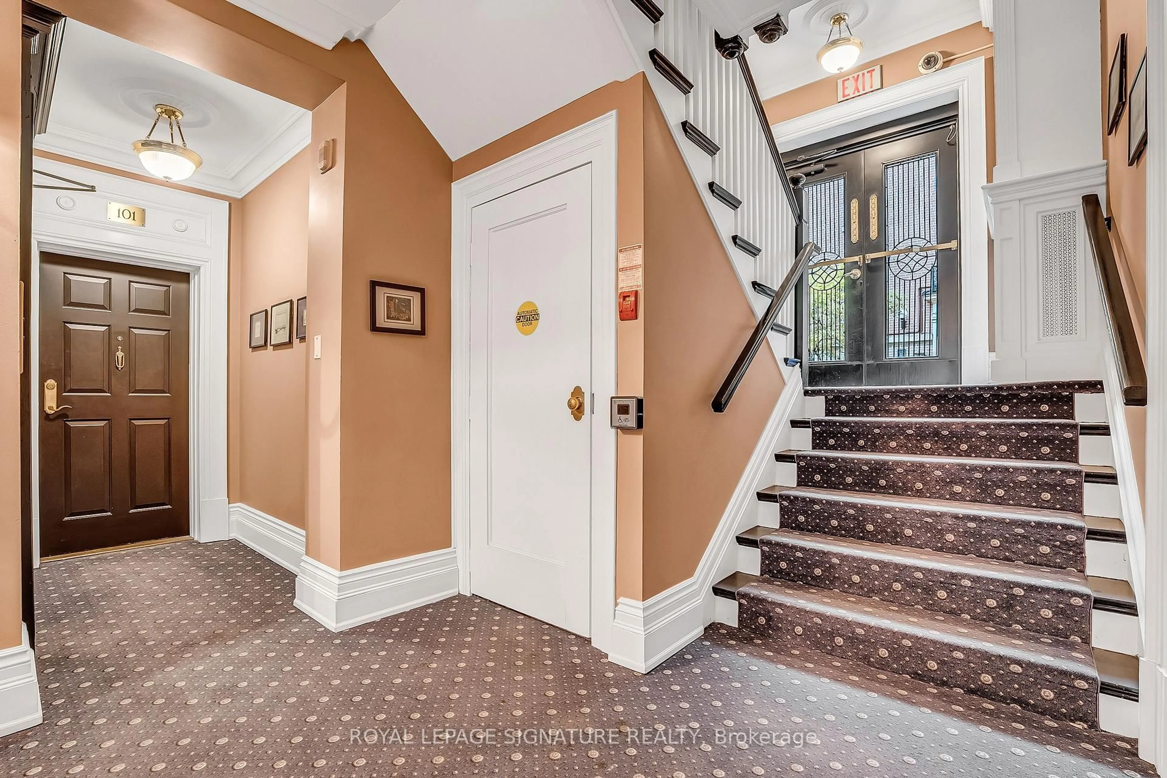 Indoor foyer for 150 St Clair Ave #101, Toronto Ontario M4V 1P6