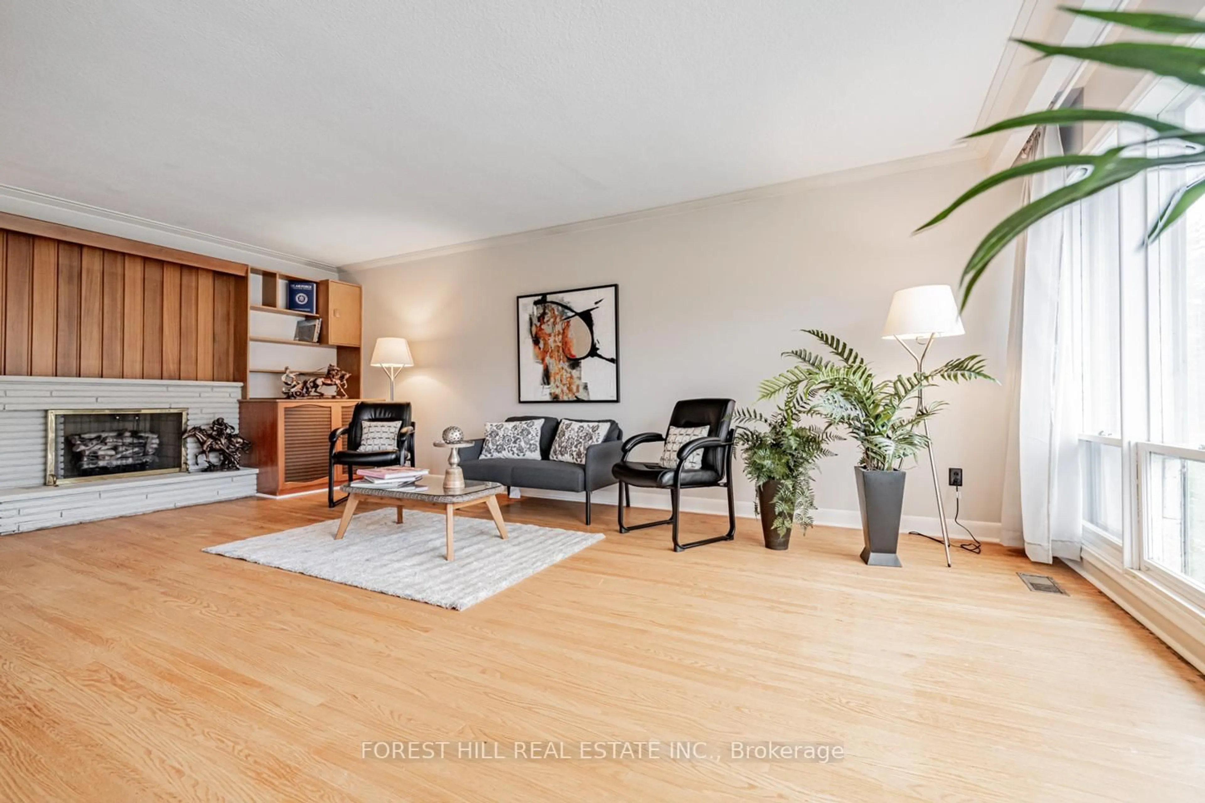 Living room with furniture, wood/laminate floor for 3 Blithfield Ave, Toronto Ontario M2K 1X9