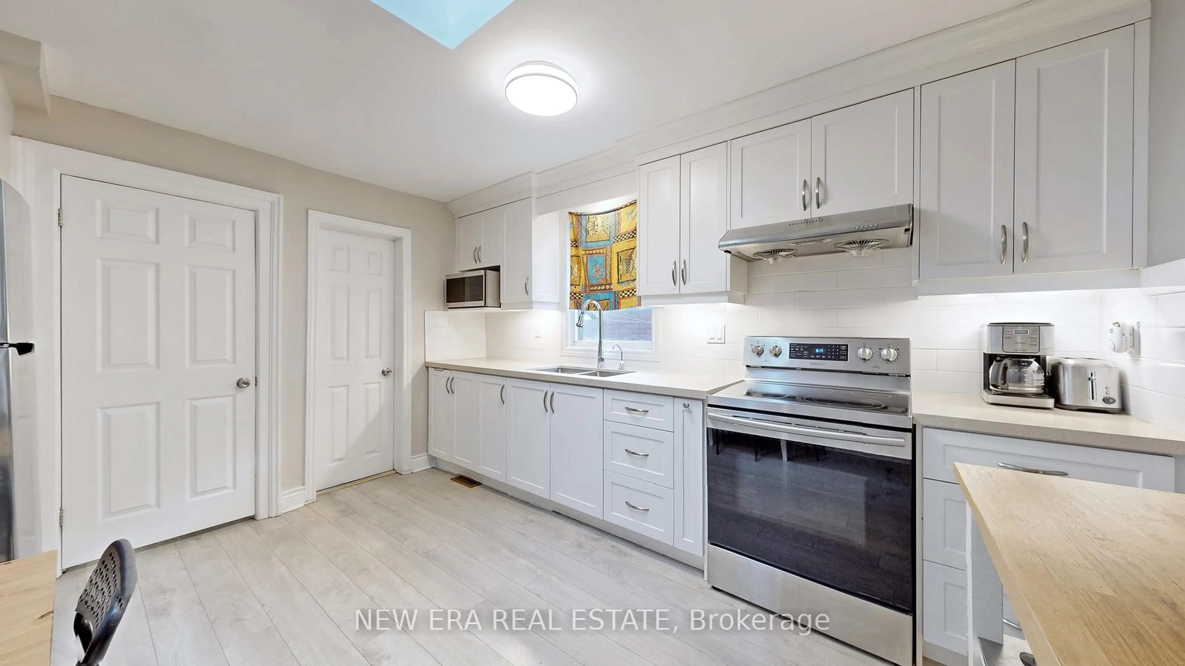 Standard kitchen, ceramic/tile floor for 69 D'arcy St, Toronto Ontario M5T 1J9