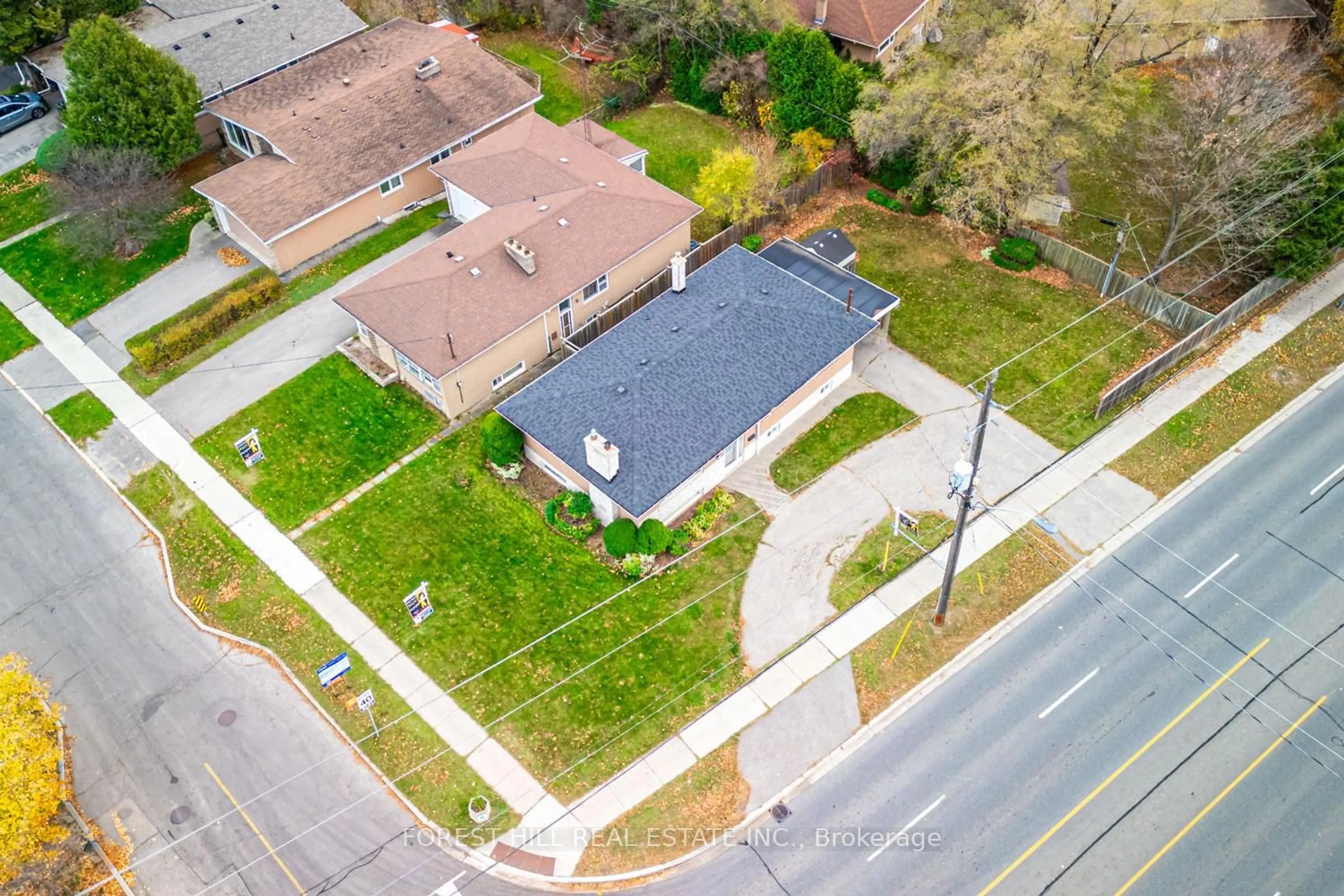 A pic from outside/outdoor area/front of a property/back of a property/a pic from drone, street for 1 Blithfield Ave, Toronto Ontario M2K 1X9