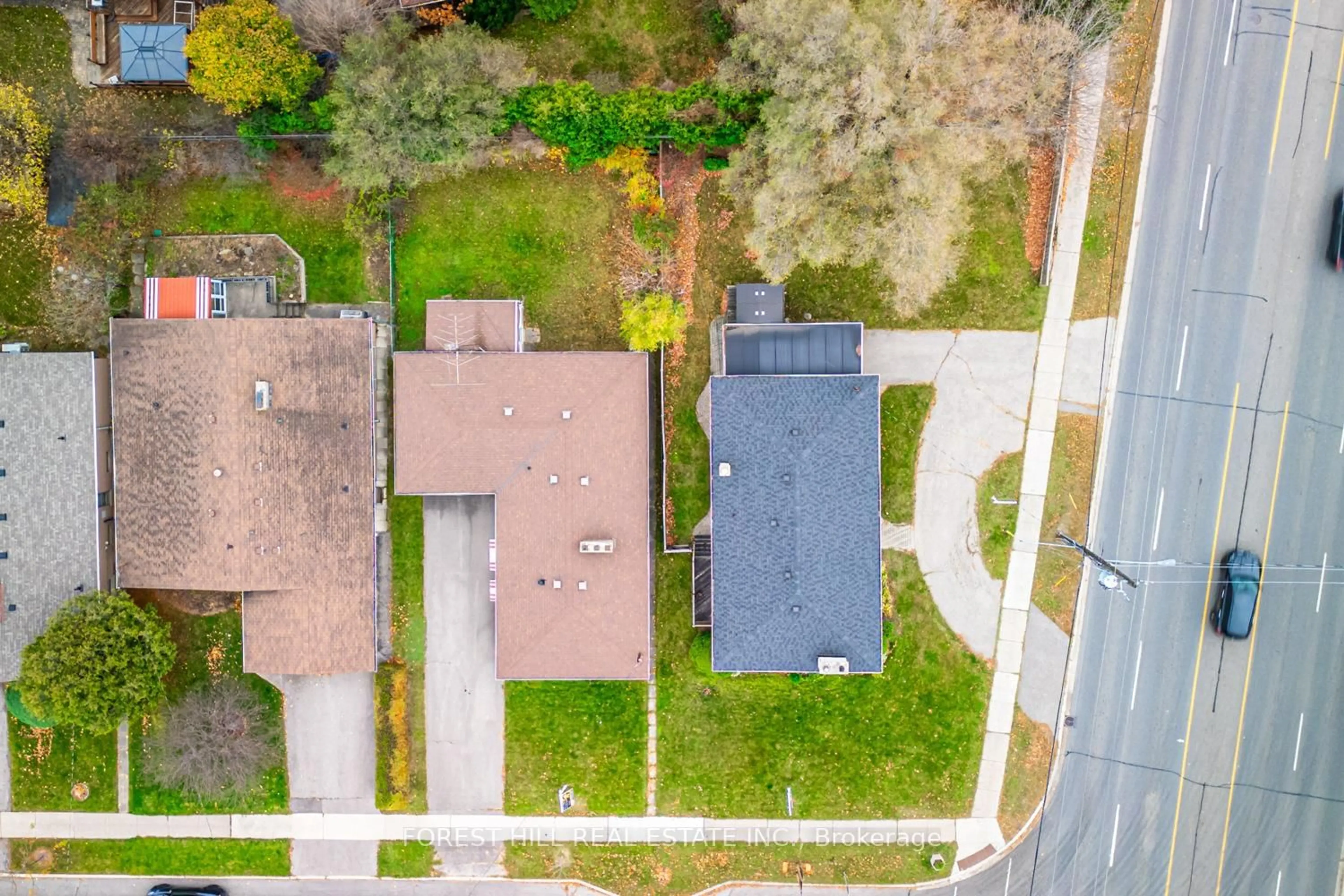 A pic from outside/outdoor area/front of a property/back of a property/a pic from drone, street for 1 Blithfield Ave, Toronto Ontario M2K 1X9