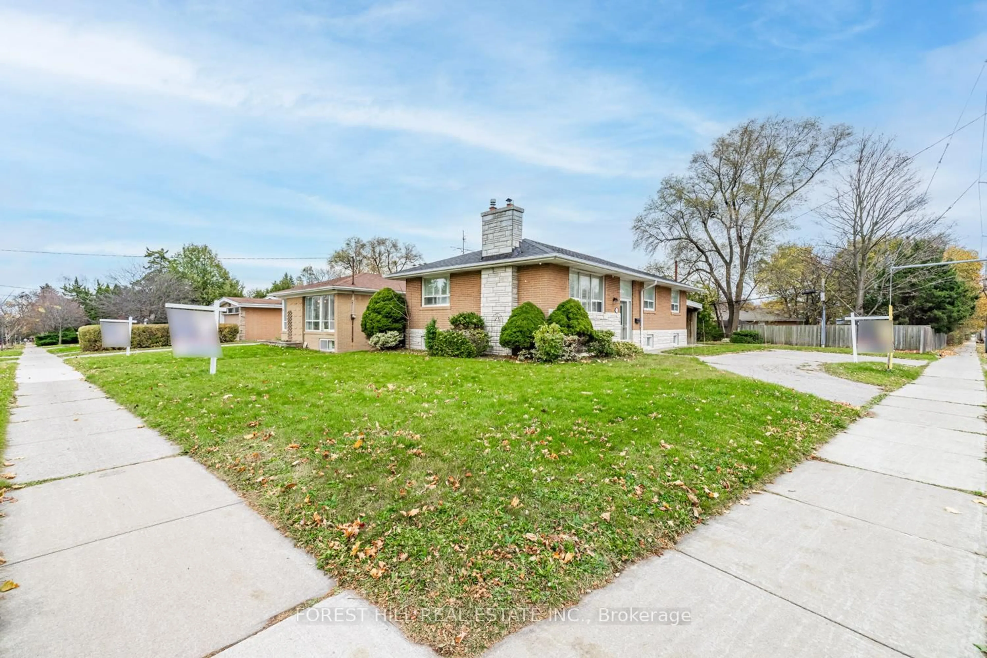 A pic from outside/outdoor area/front of a property/back of a property/a pic from drone, street for 1 Blithfield Ave, Toronto Ontario M2K 1X9