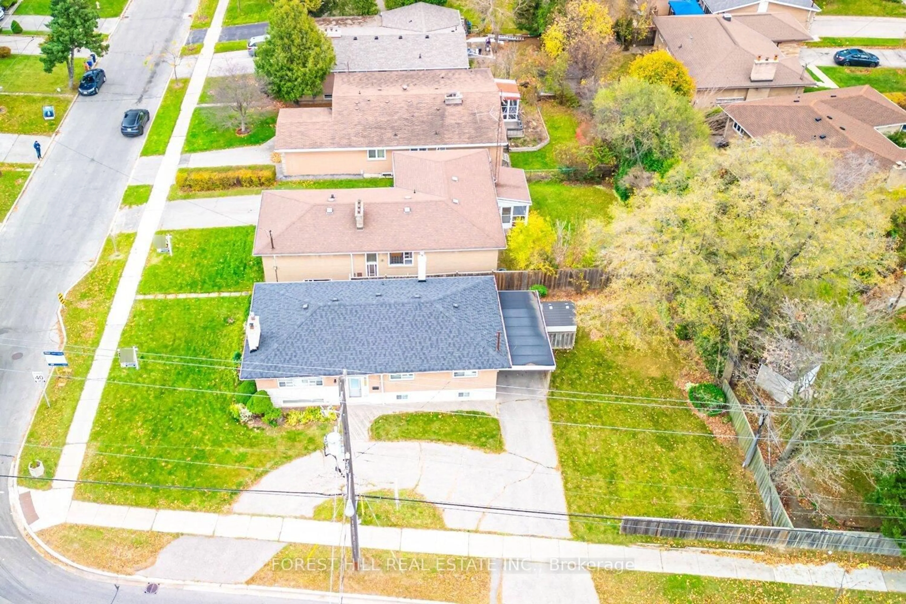 A pic from outside/outdoor area/front of a property/back of a property/a pic from drone, street for 1 Blithfield Ave, Toronto Ontario M2K 1X9