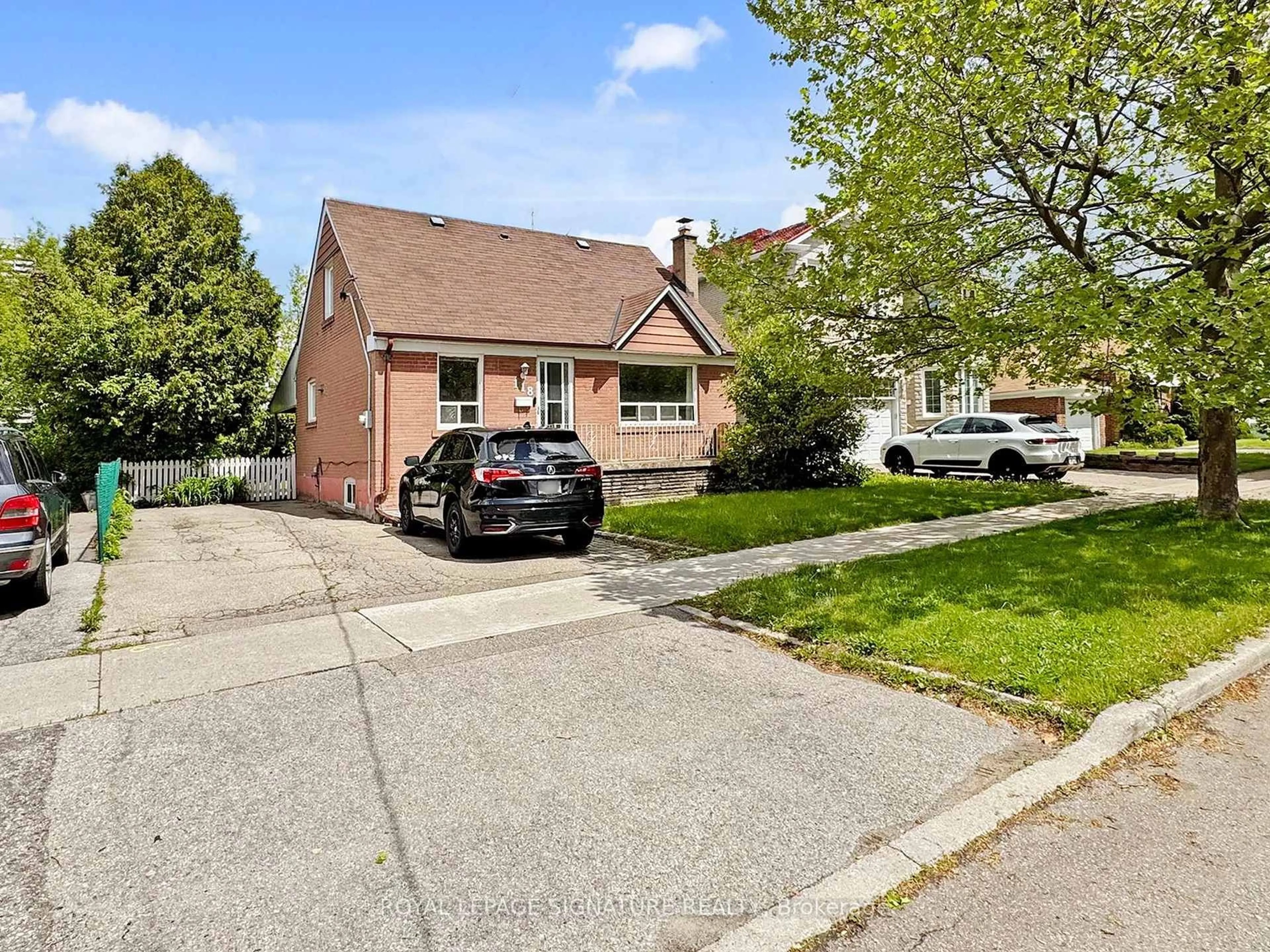 Home with brick exterior material, street for 118 Moore Park Ave, Toronto Ontario M2M 1M9