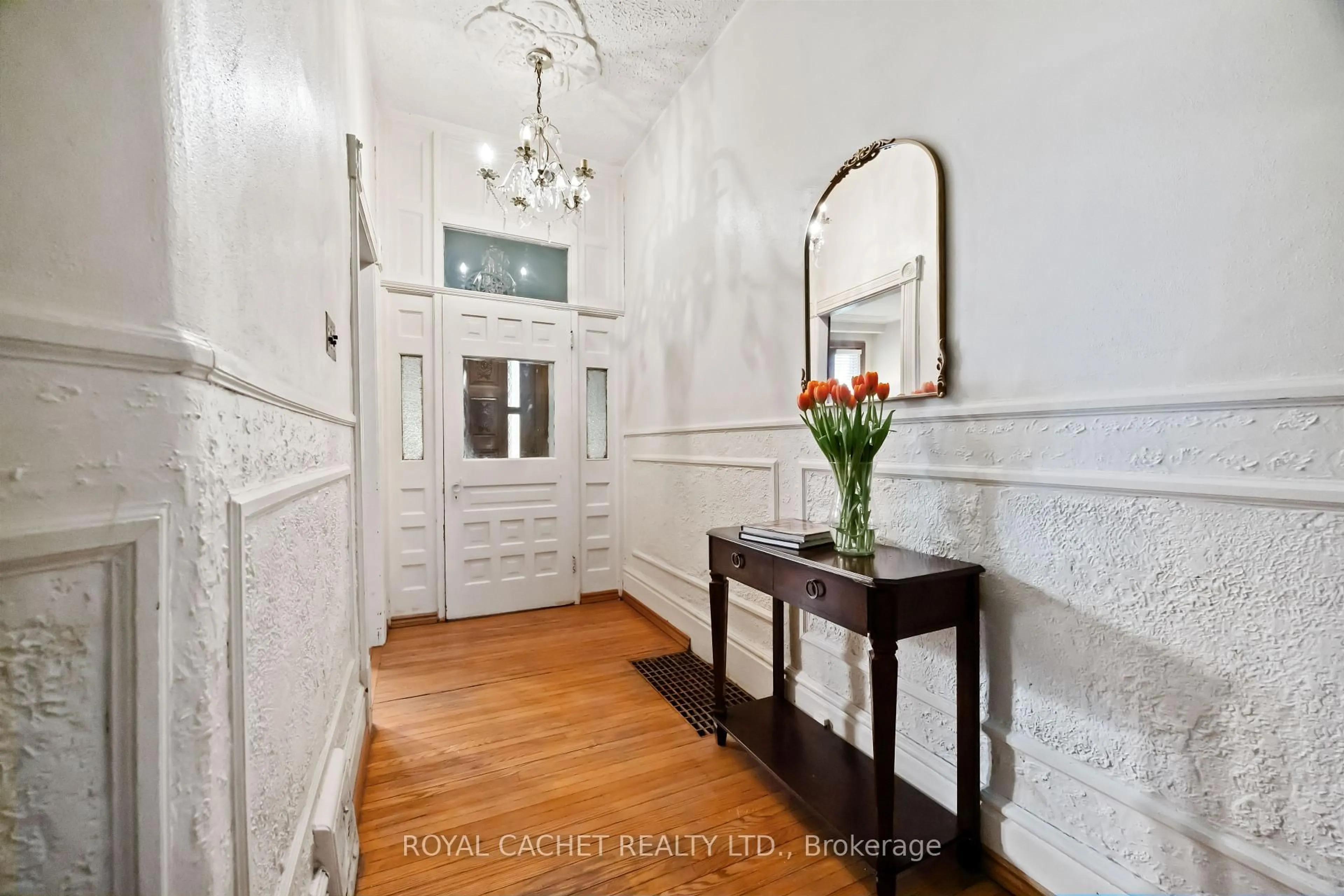 Indoor entryway for 157 Lisgar St, Toronto Ontario M6J 3G4