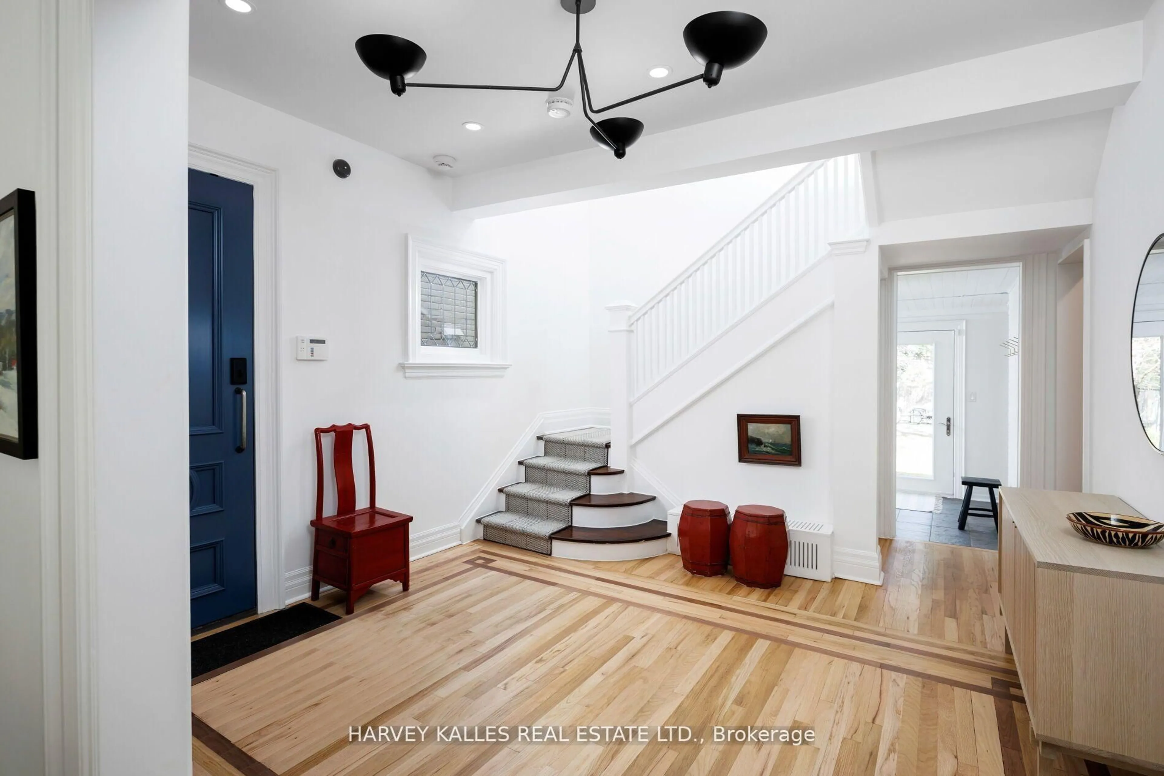 Indoor entryway for 11 Hawthorn Ave, Toronto Ontario M4W 2Z1
