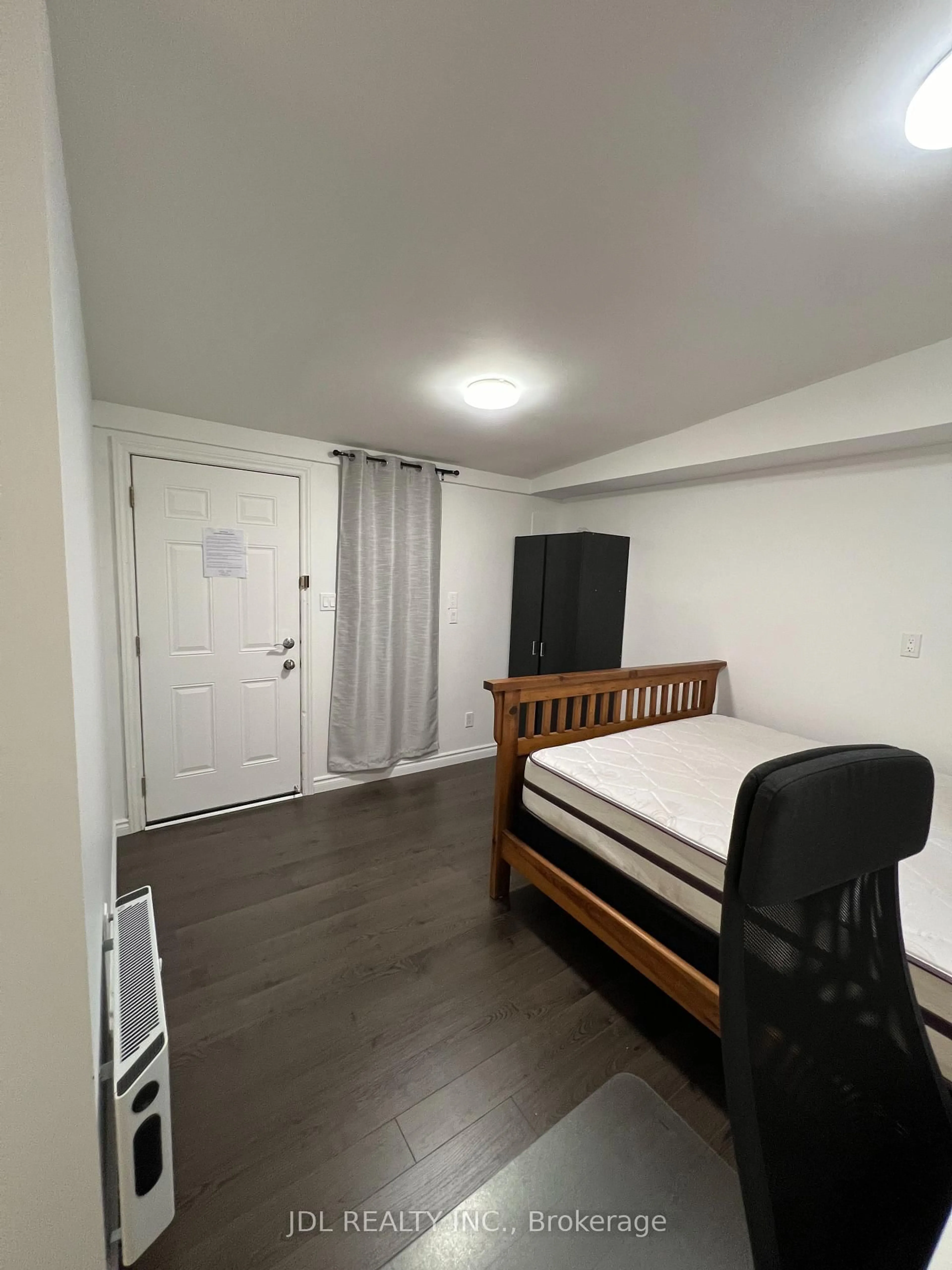A pic of a room for 44 Sullivan St, Toronto Ontario M5T 1C1