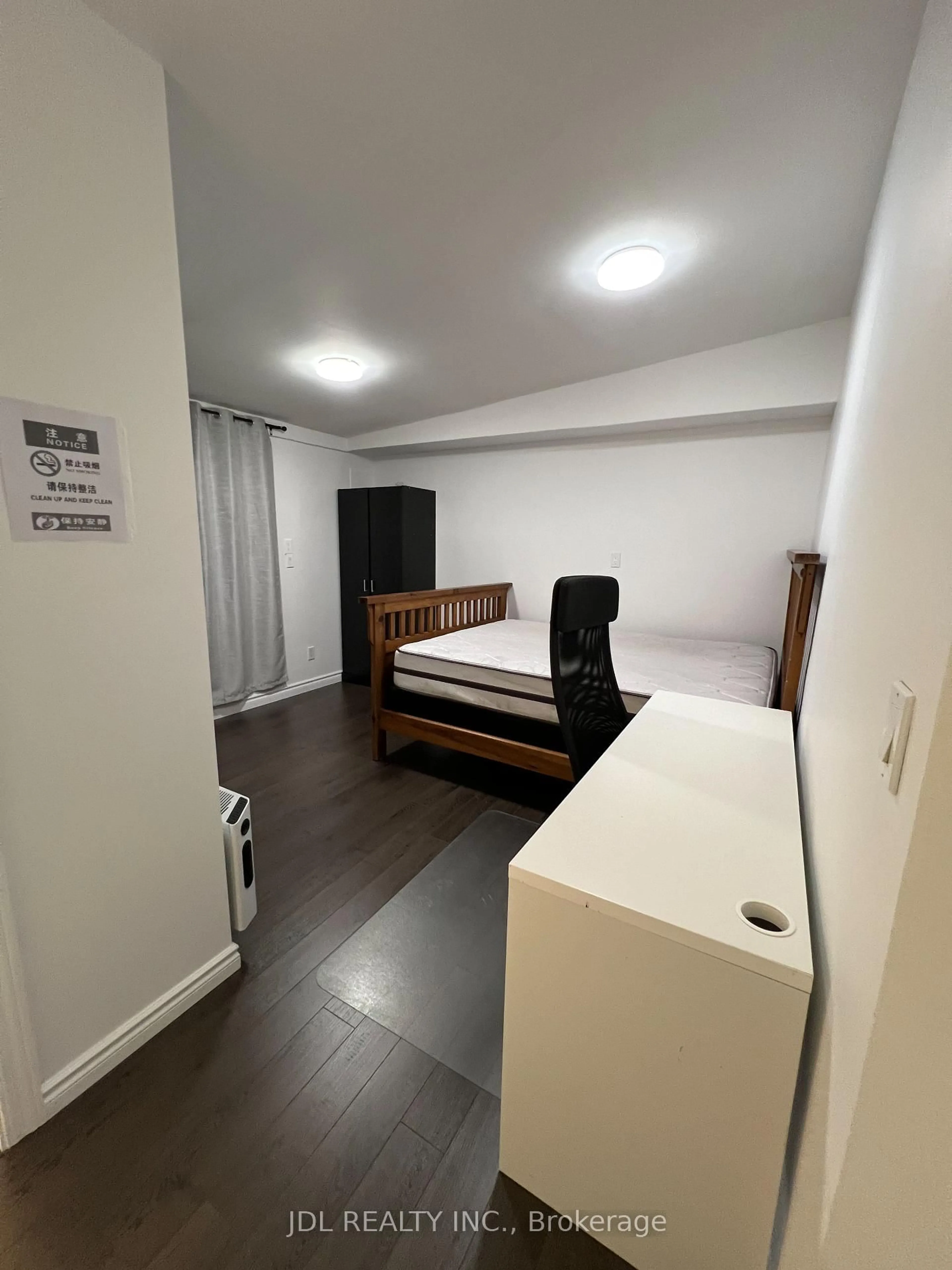 A pic of a room for 44 Sullivan St, Toronto Ontario M5T 1C1