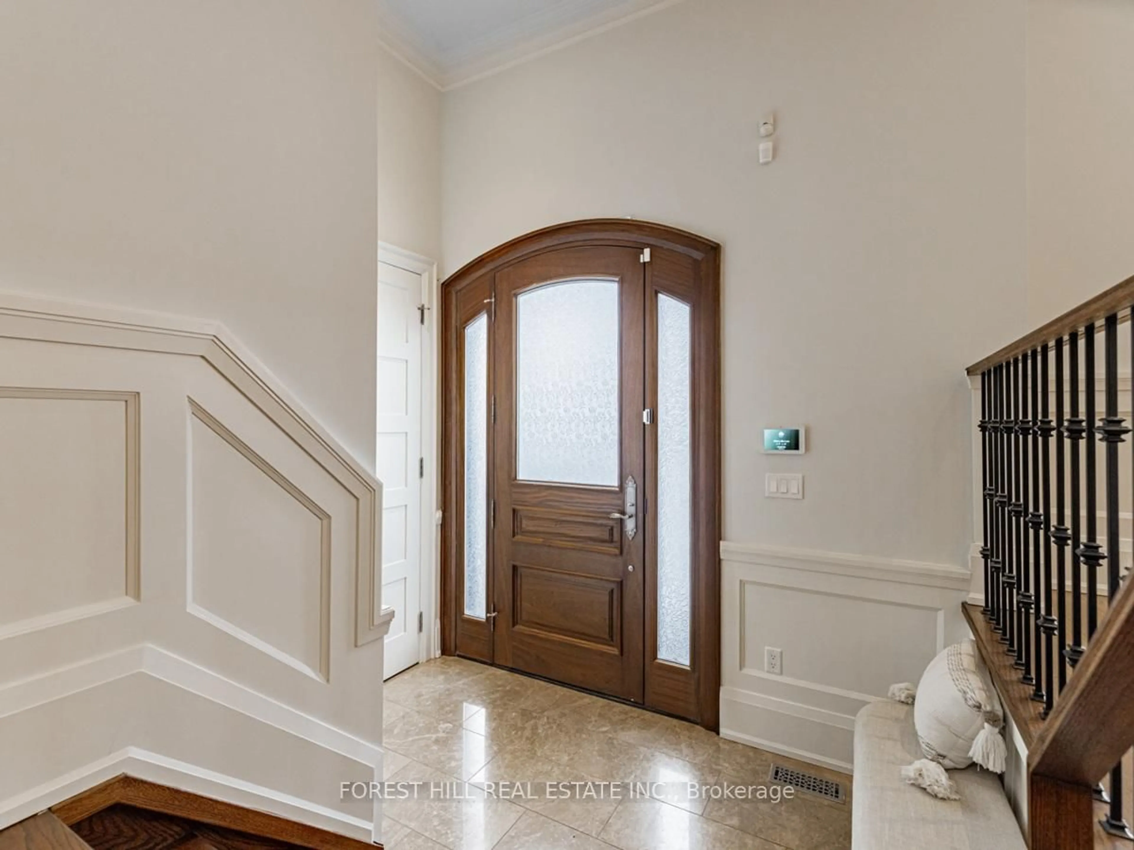 Indoor entryway for 380 Horsham Ave, Toronto Ontario M2R 1H6