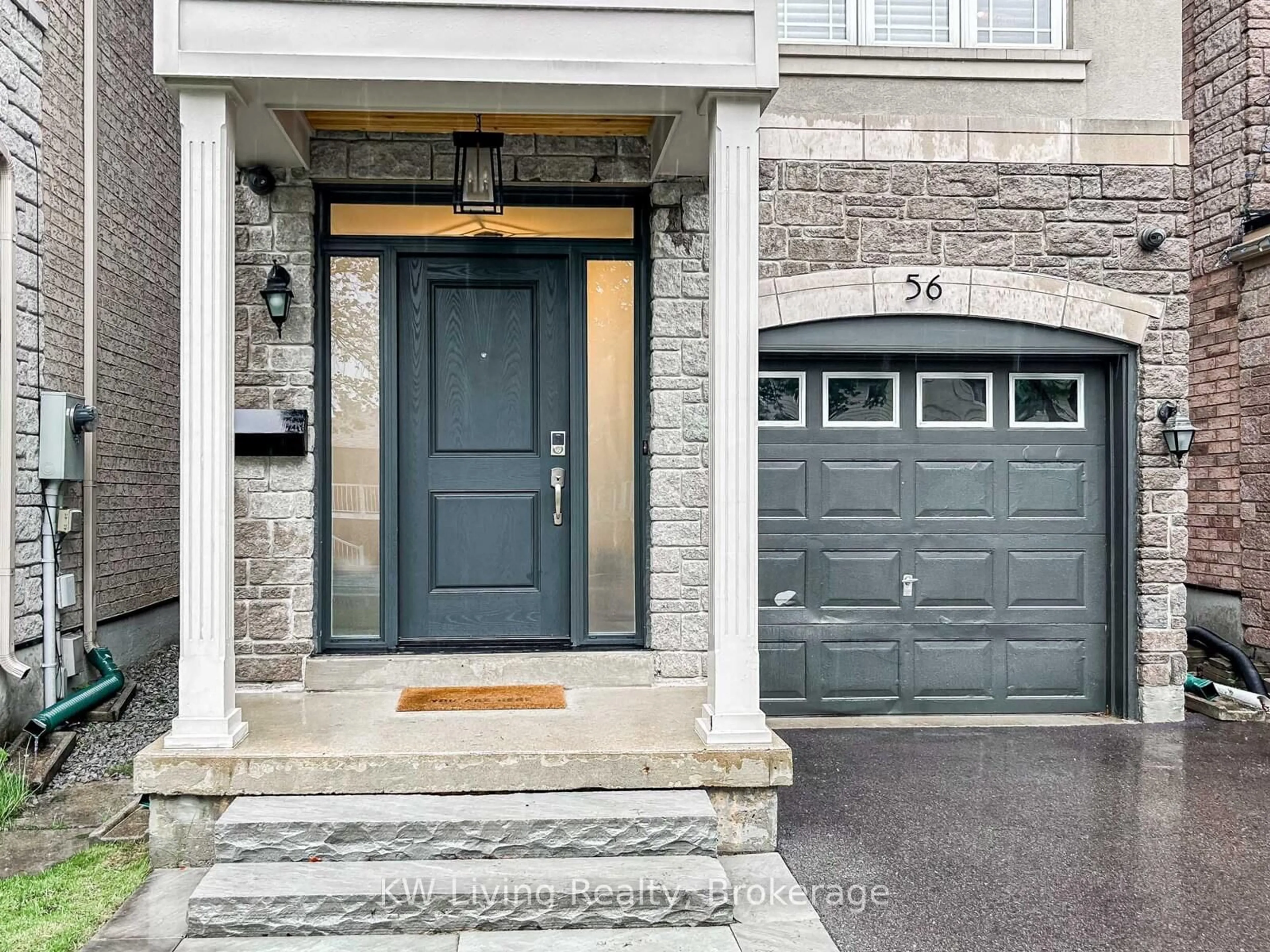 Indoor entryway for 56 Wilkinson Dr, Toronto Ontario M2J 3Z5