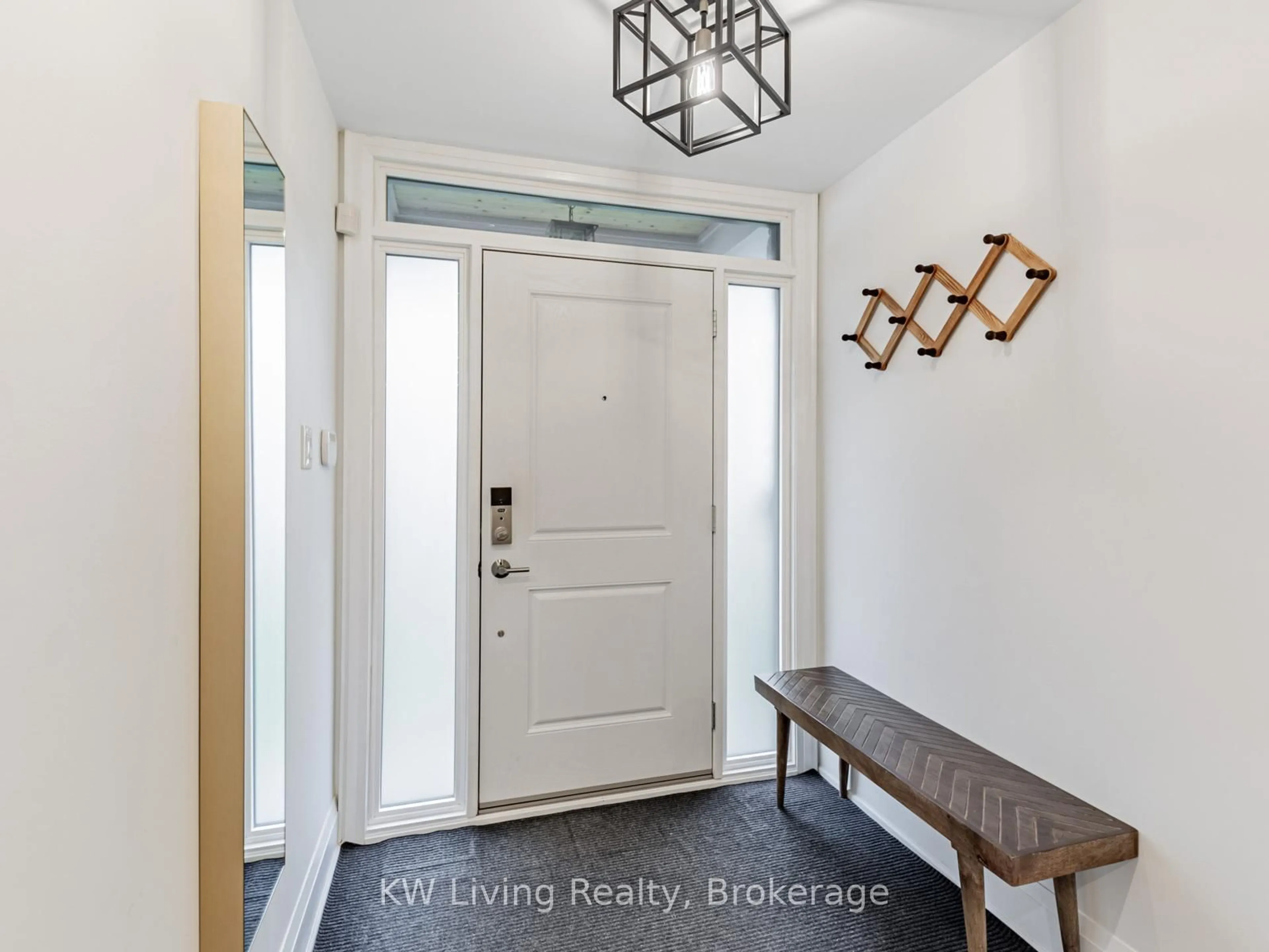 Indoor entryway for 56 Wilkinson Dr, Toronto Ontario M2J 3Z5