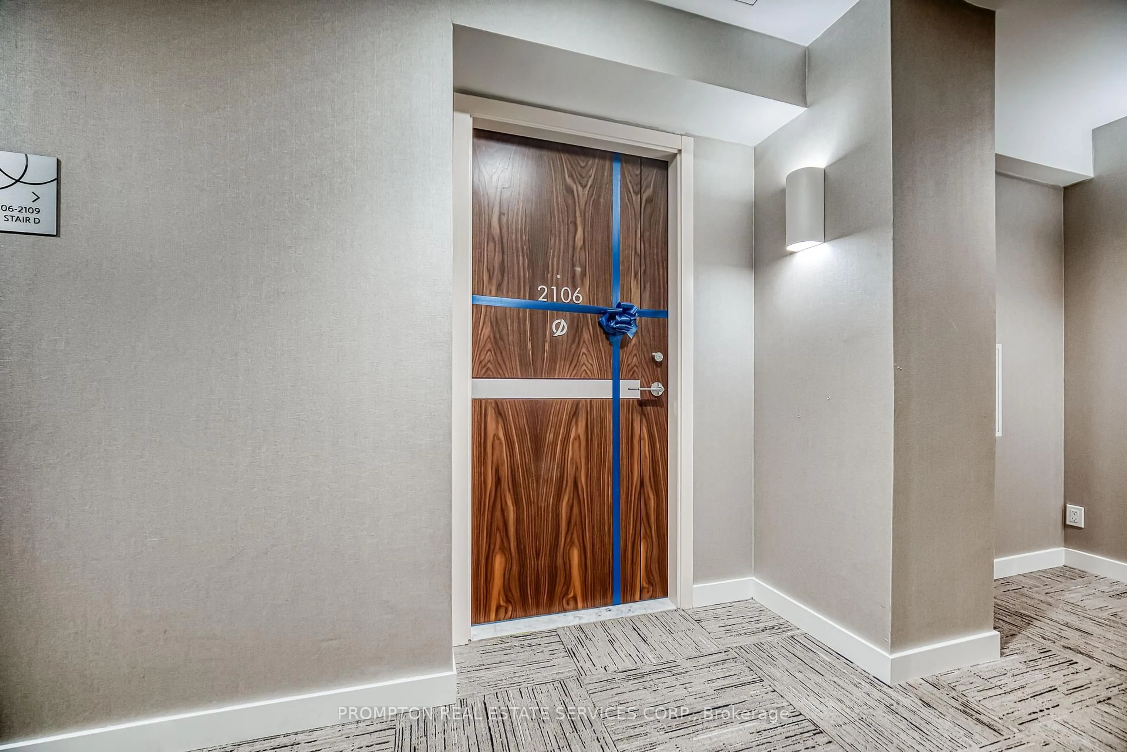 Indoor foyer for 25 Mcmahon Dr #PH2106, Toronto Ontario M2K 0J2