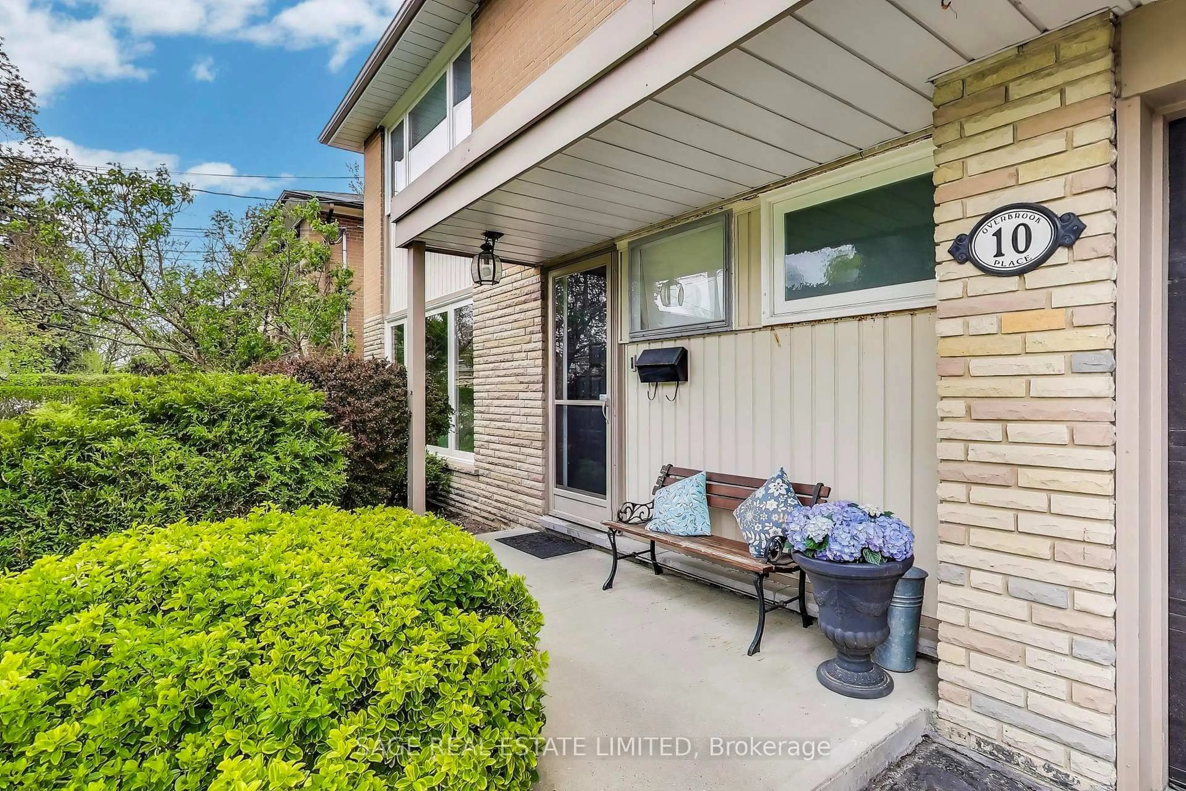 Patio, street for 10 Overbrook Pl, Toronto Ontario M3H 4P2