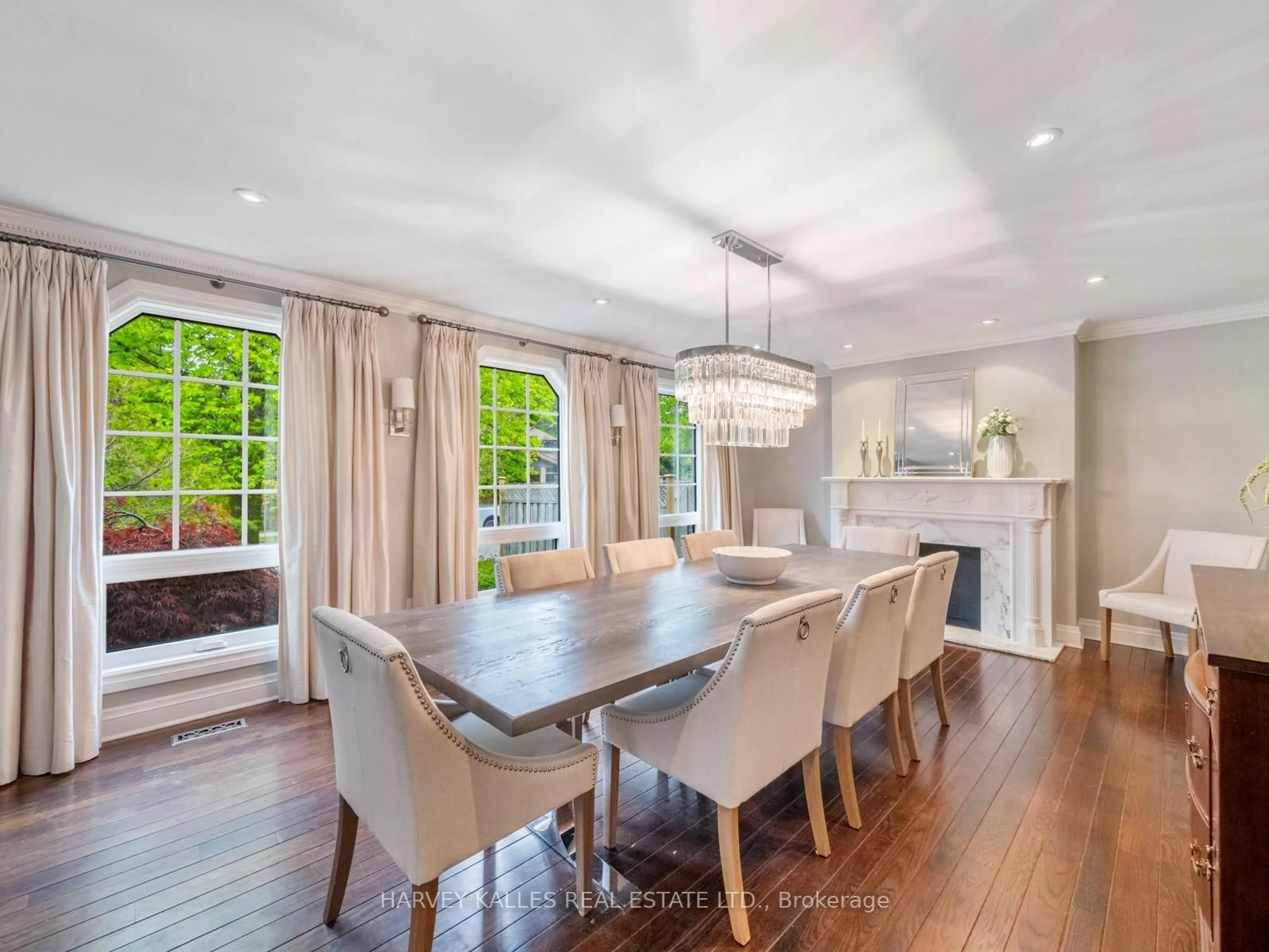 Dining room, wood/laminate floor for 2 Mellowood Dr, Toronto Ontario M2L 2E3