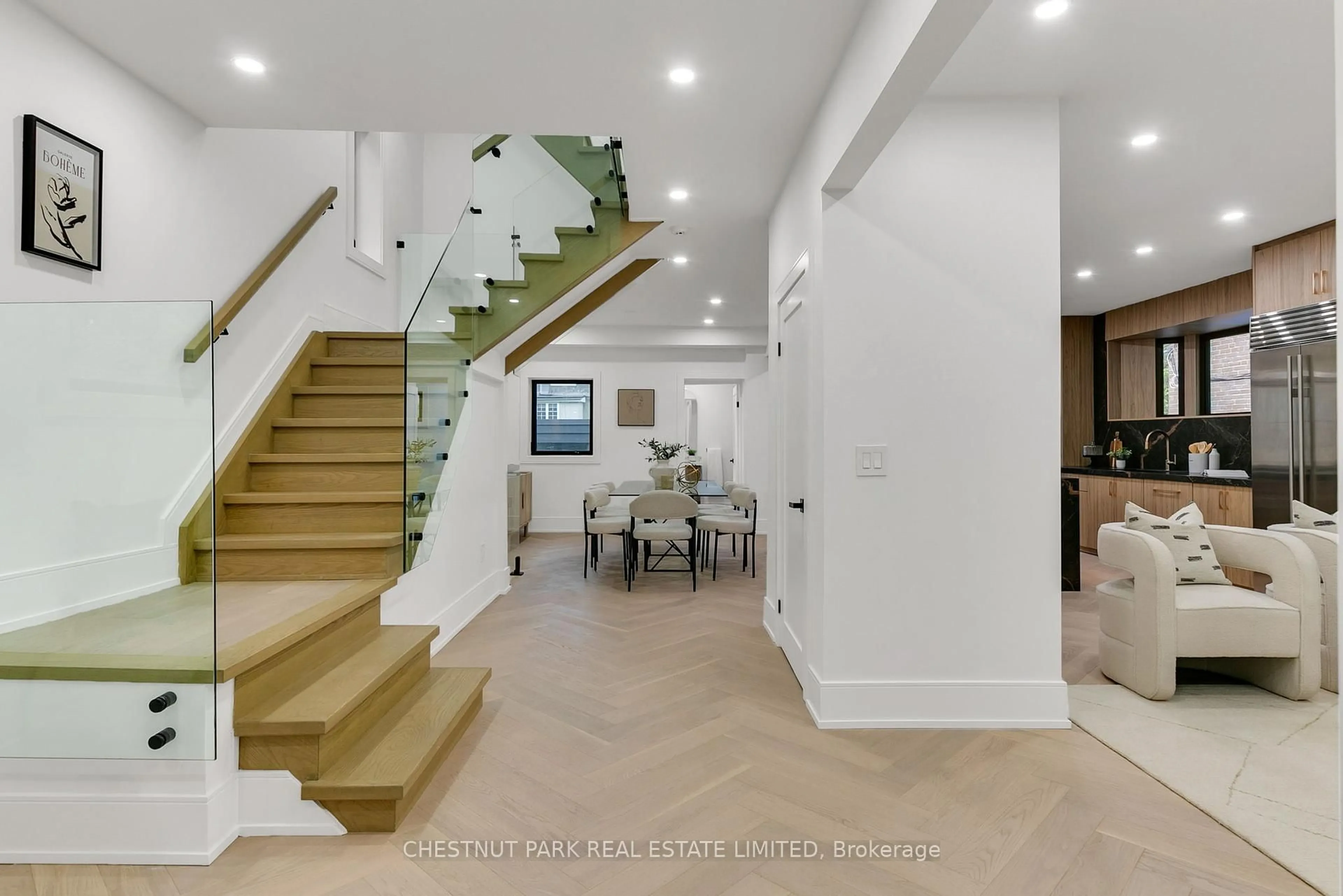 Indoor foyer for 111 Roxborough Dr, Toronto Ontario M4W 1X5