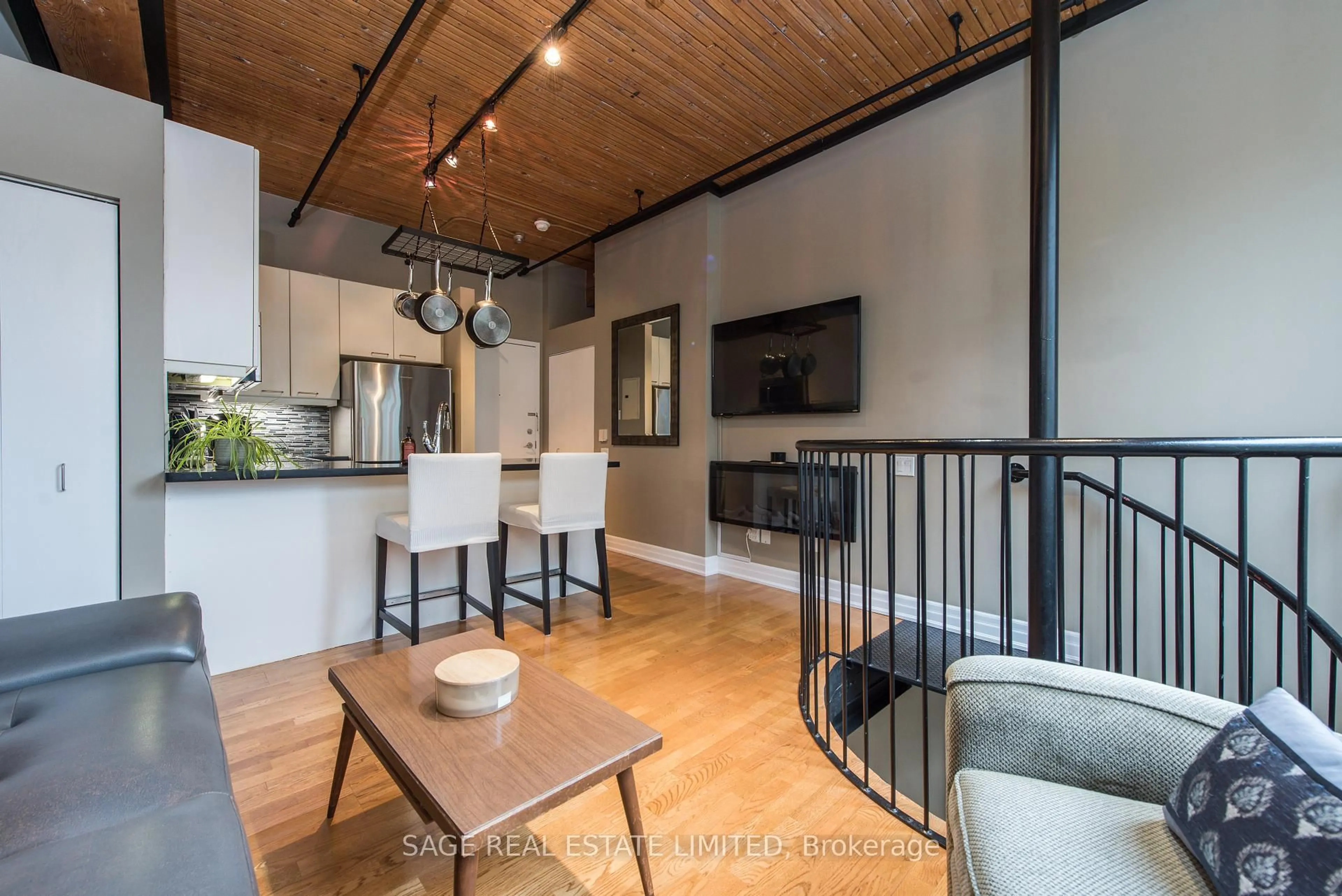 Open concept kitchen, wood/laminate floor for 781 King St #504, Toronto Ontario M5V 1N4