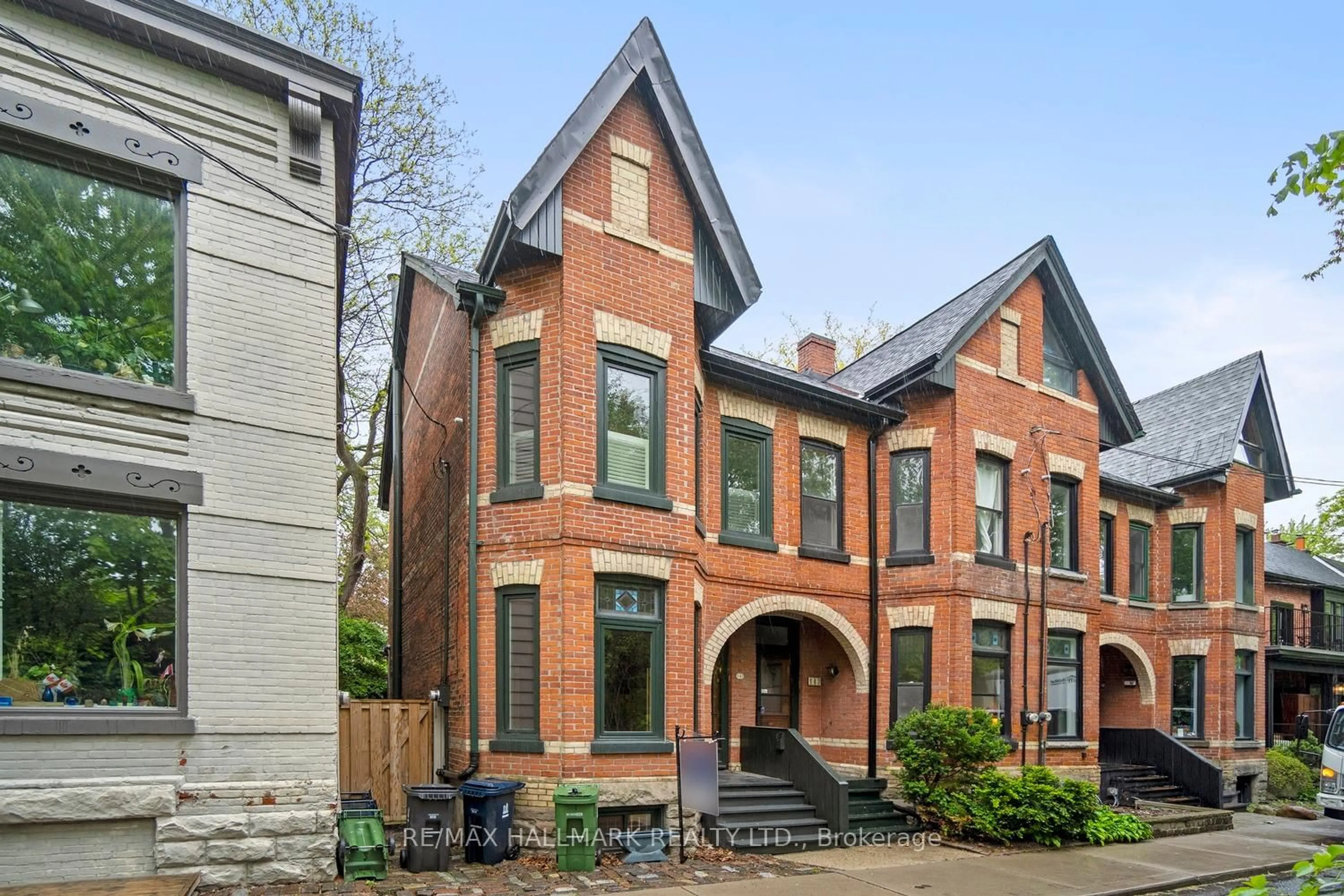 Home with brick exterior material, street for 141 Marlborough Pl, Toronto Ontario M5R 3J5