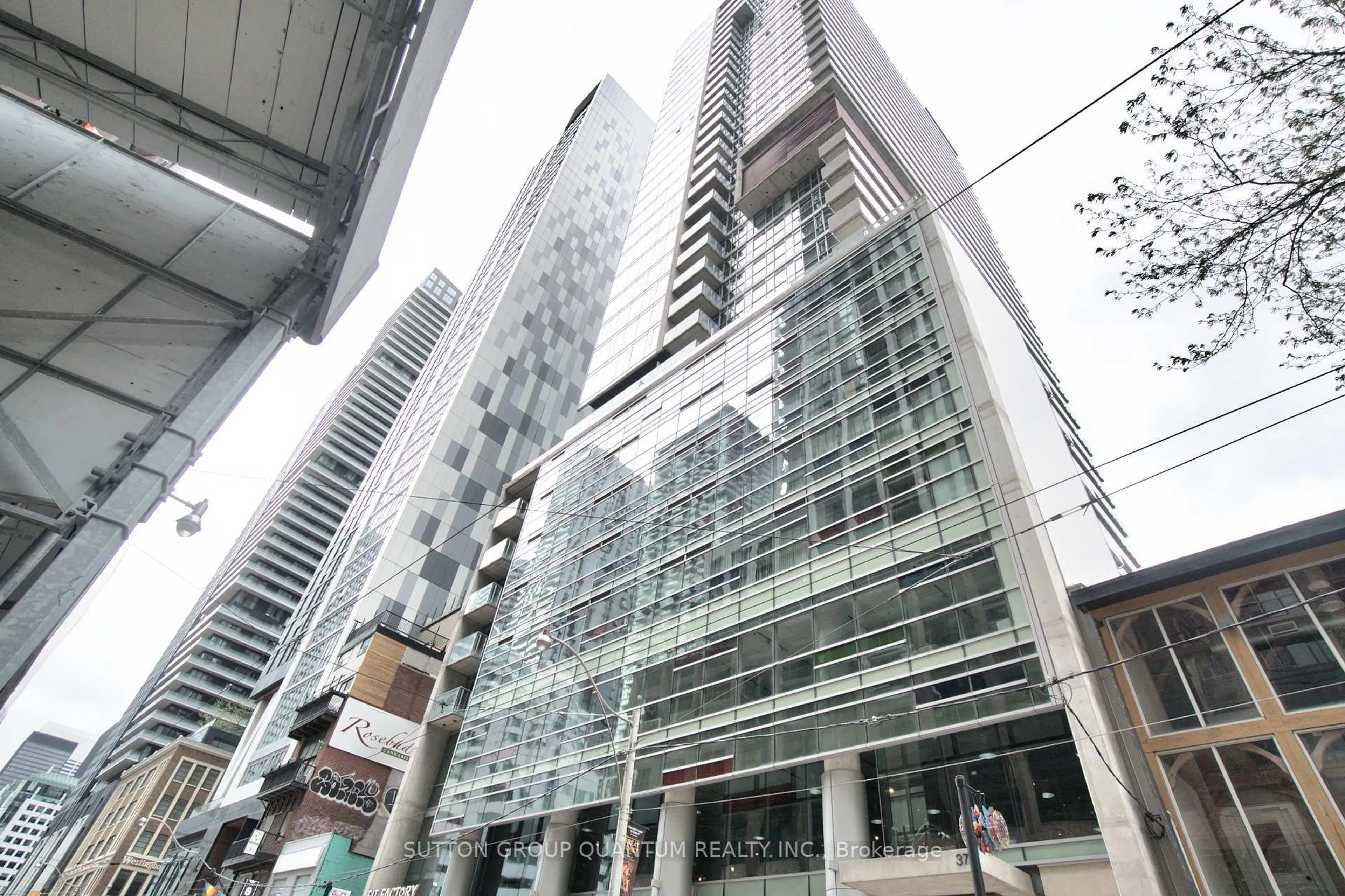 Indoor foyer for 375 King St #1009, Toronto Ontario M5V 1K5