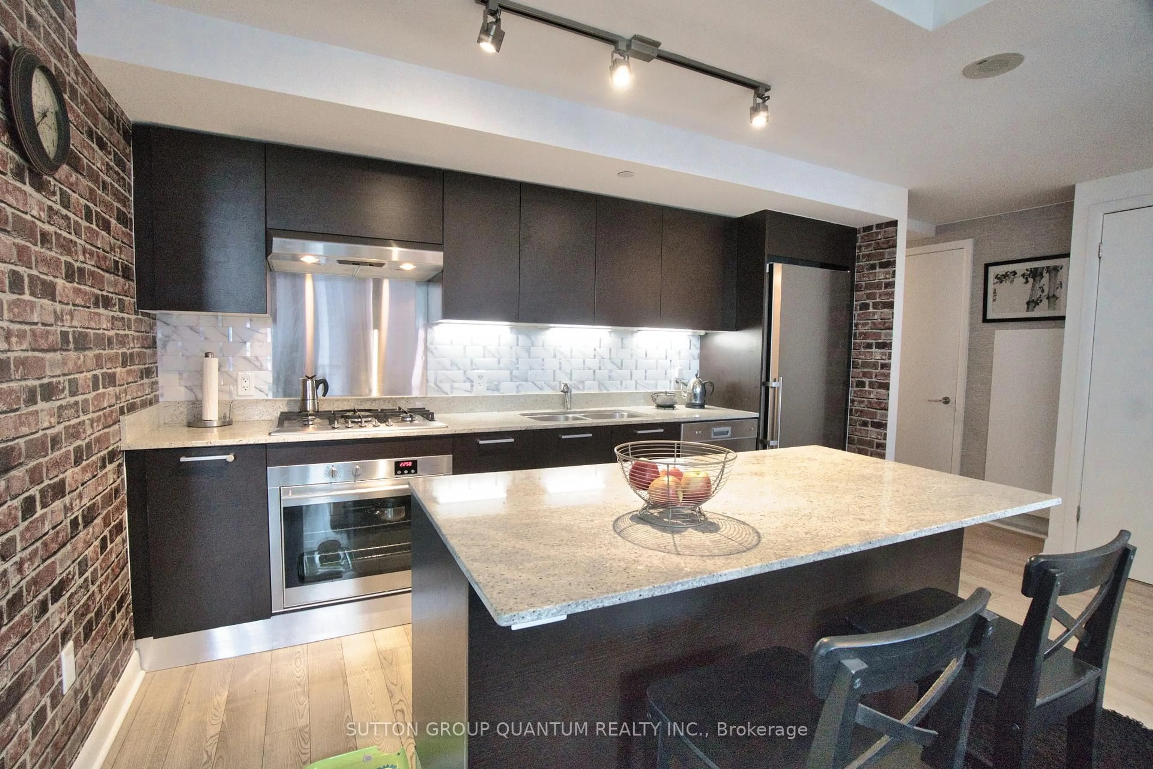Contemporary kitchen, ceramic/tile floor for 375 King St #1009, Toronto Ontario M5V 1K5