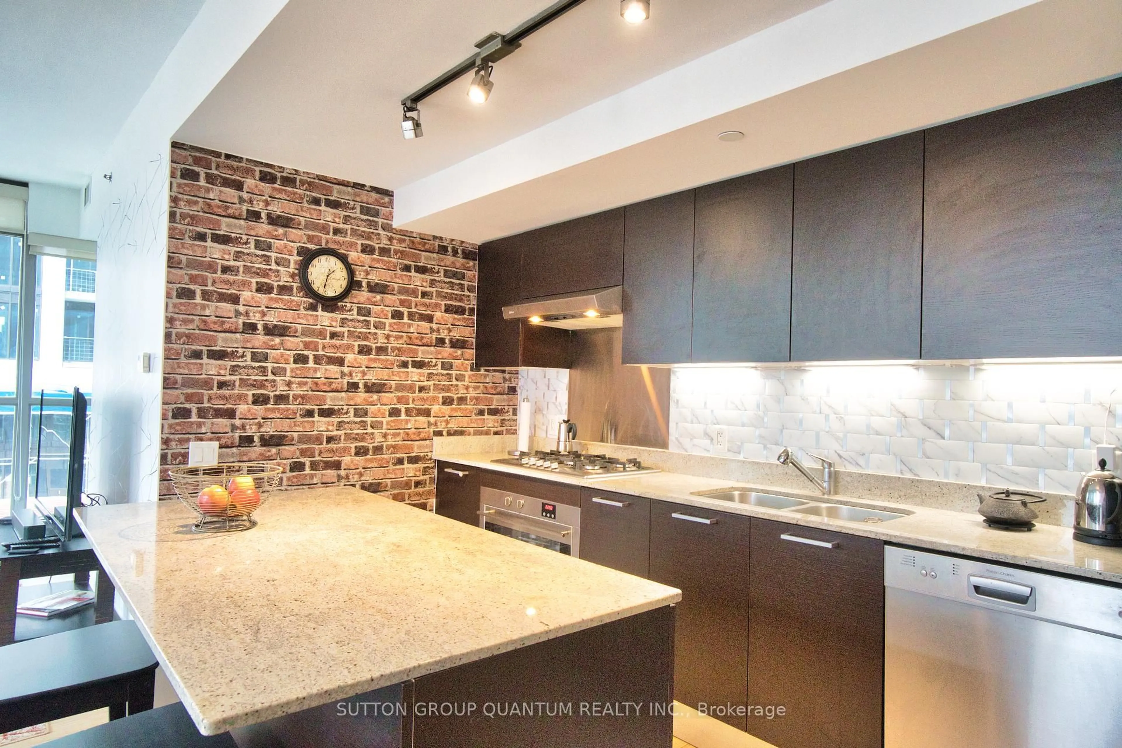 Contemporary kitchen, ceramic/tile floor for 375 King St #1009, Toronto Ontario M5V 1K5