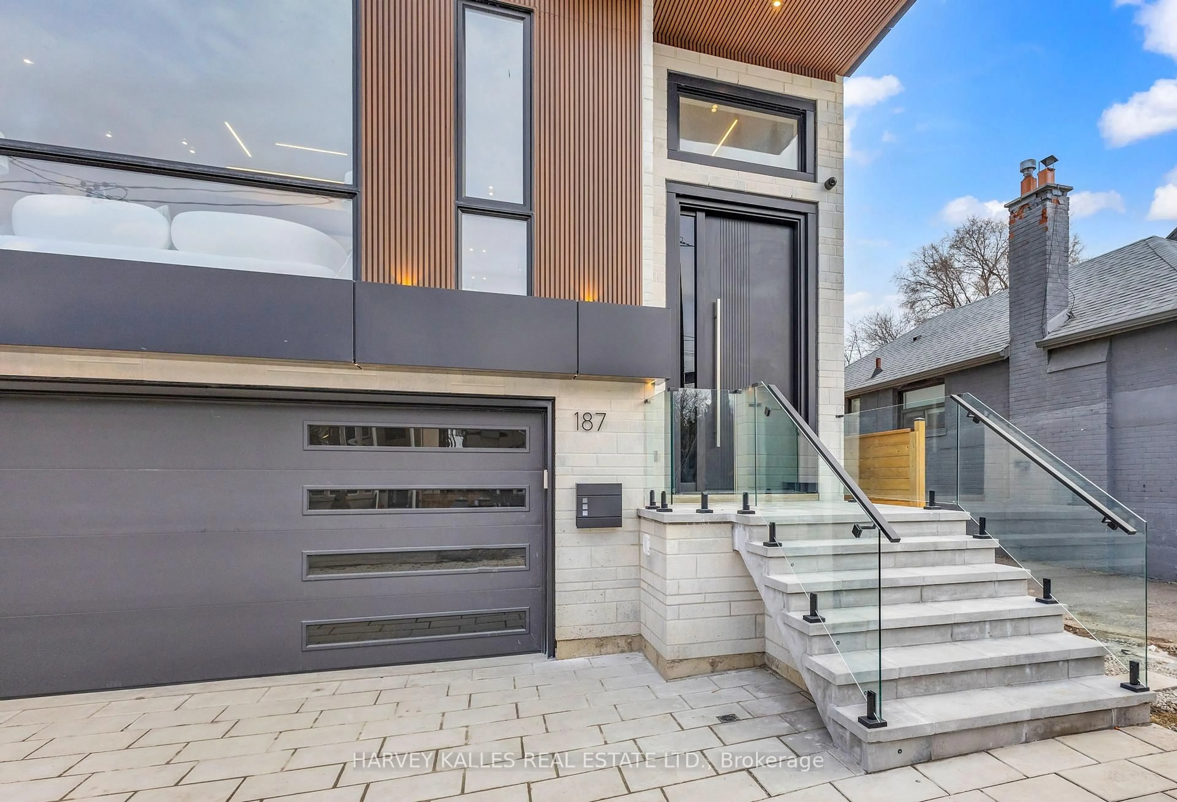 Unknown for 187 Roe Ave, Toronto Ontario M5M 2J1