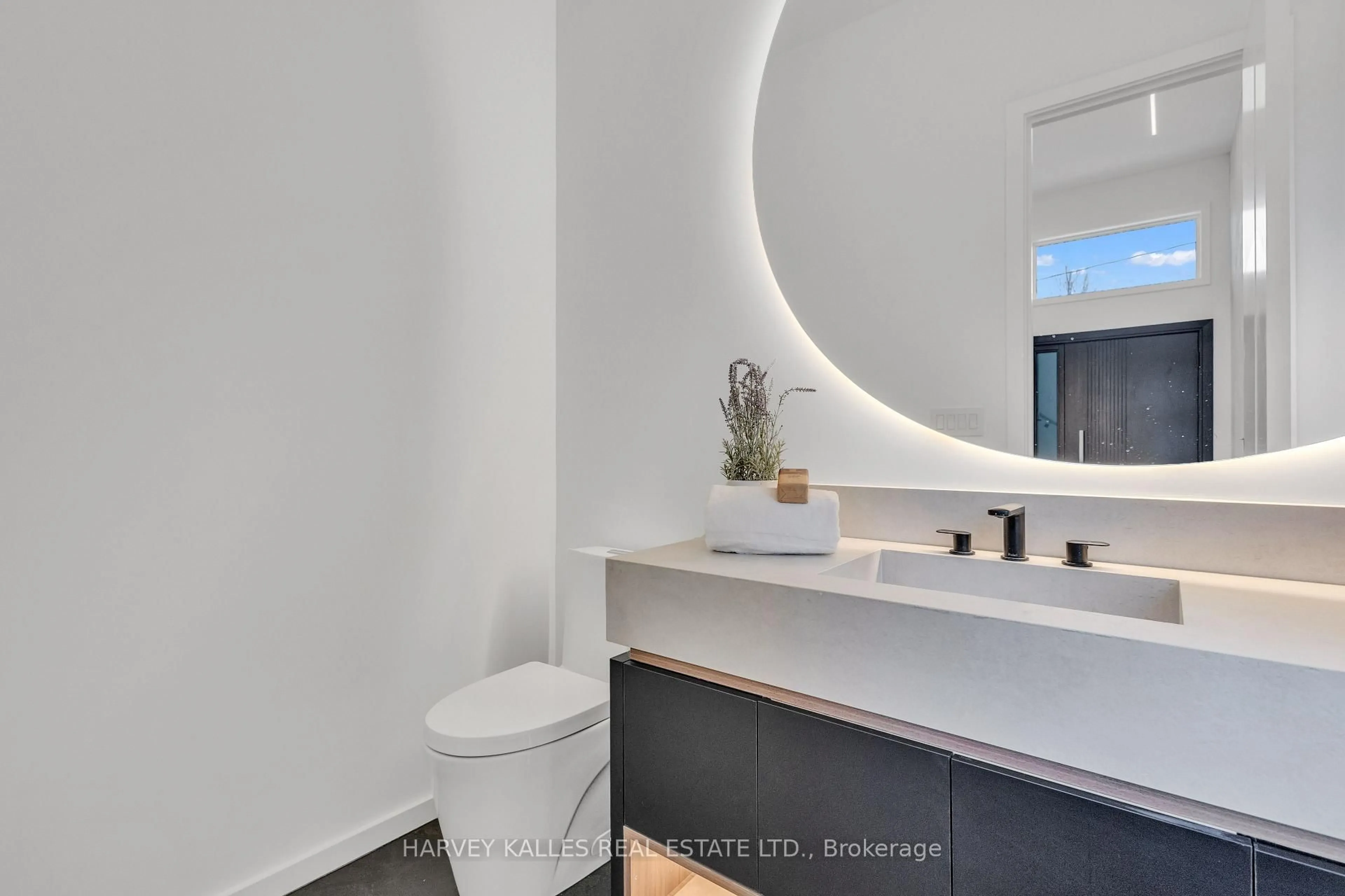 Contemporary bathroom, ceramic/tile floor for 187 Roe Ave, Toronto Ontario M5M 2J1