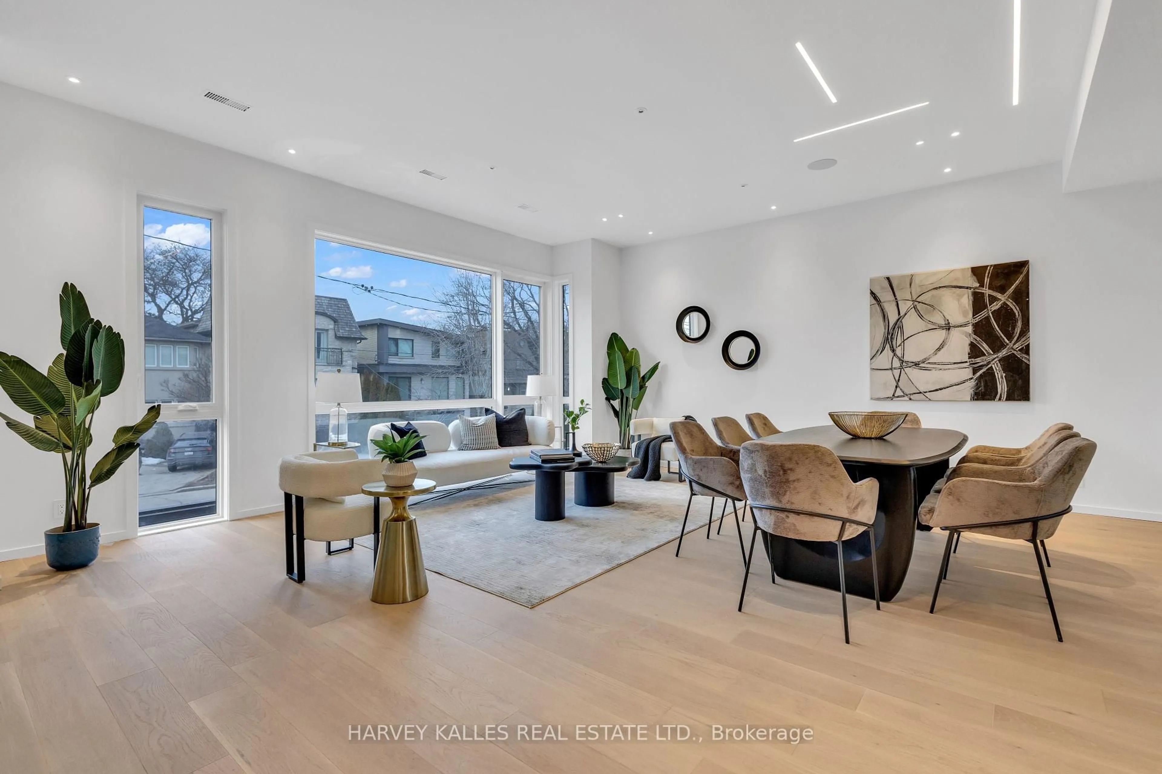Living room with furniture, unknown for 187 Roe Ave, Toronto Ontario M5M 2J1