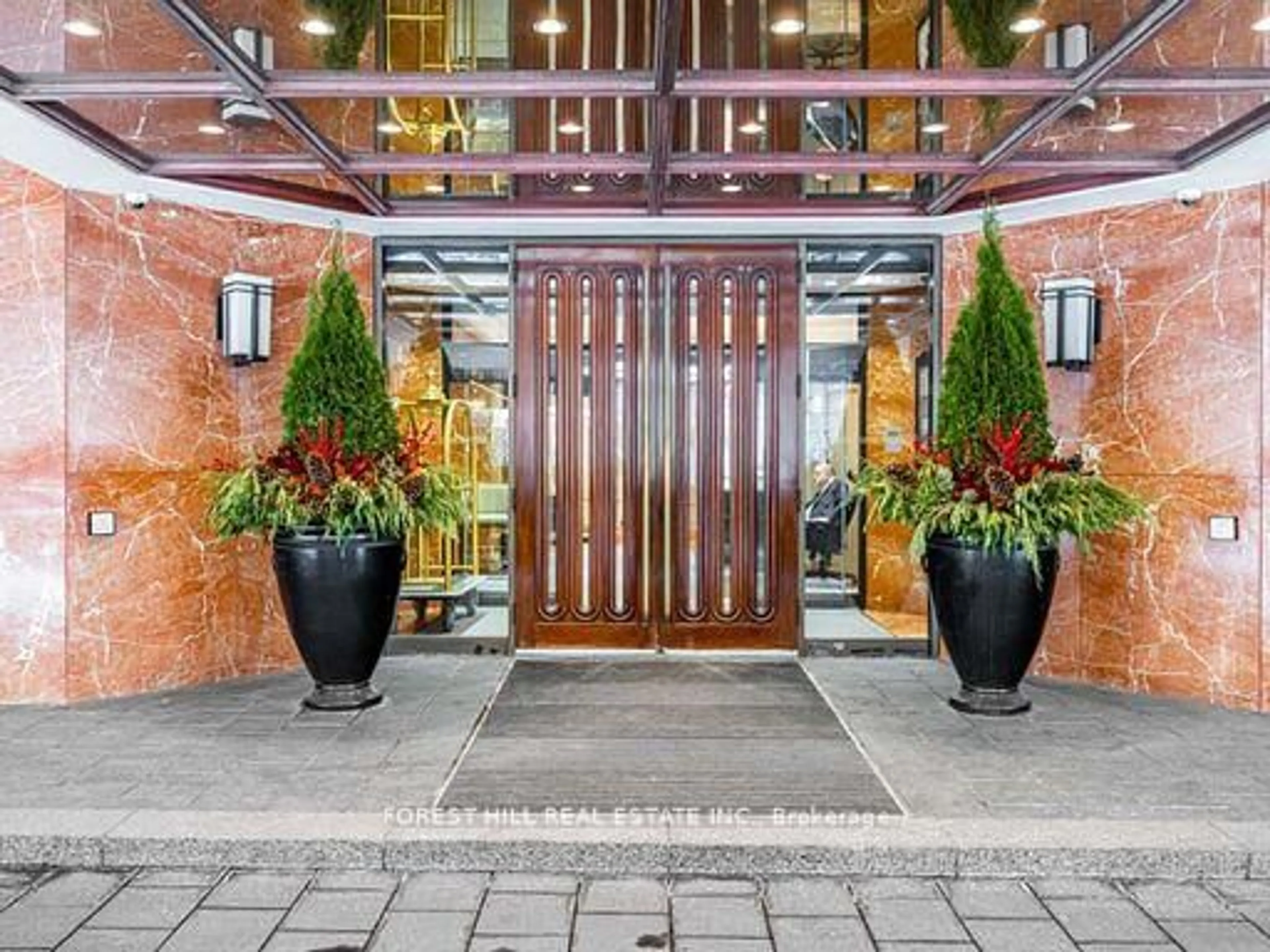 Indoor foyer for 175 Cumberland St #1407, Toronto Ontario M5R 3M9