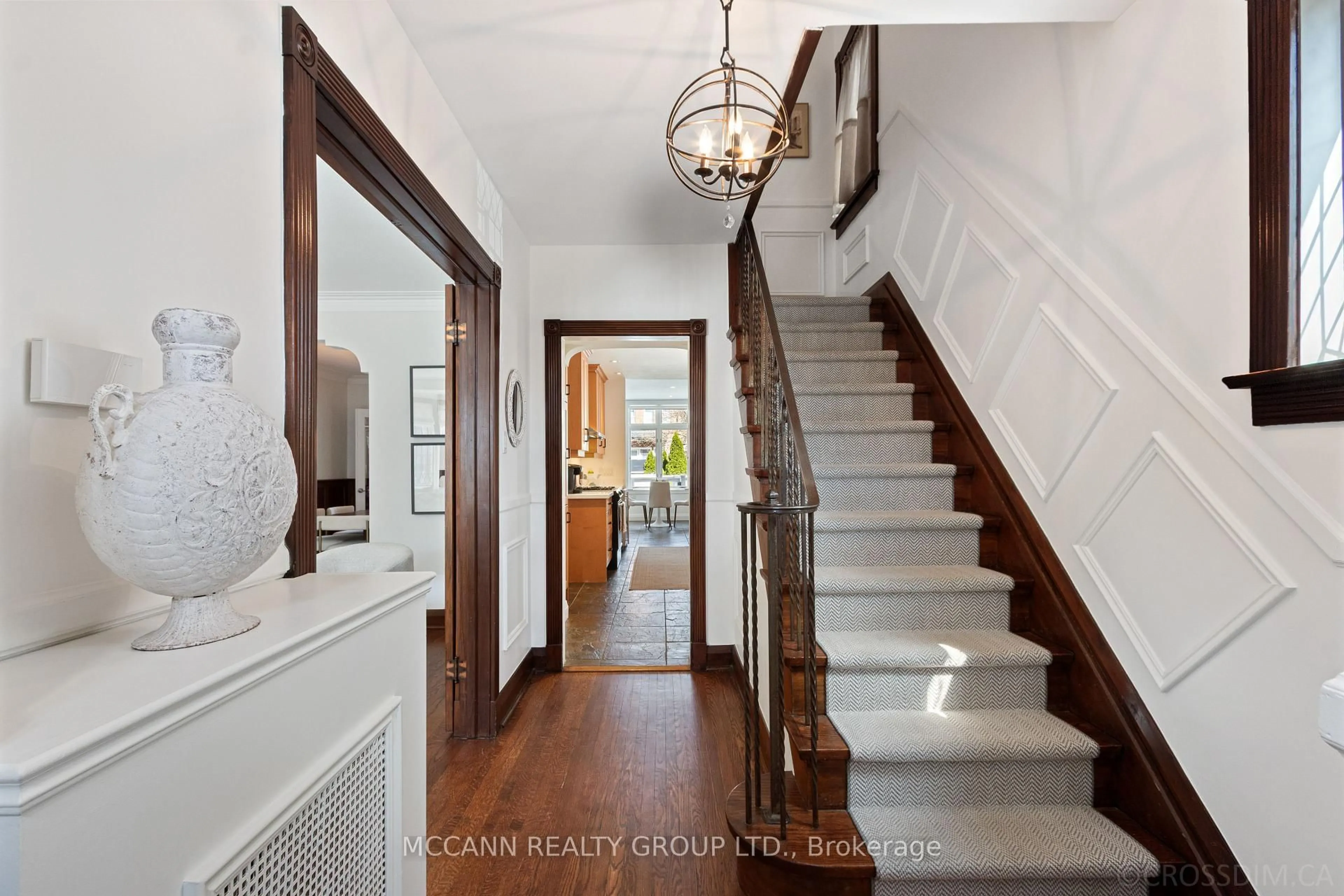 Indoor entryway for 148 Brooke Ave, Toronto Ontario M5M 2K5