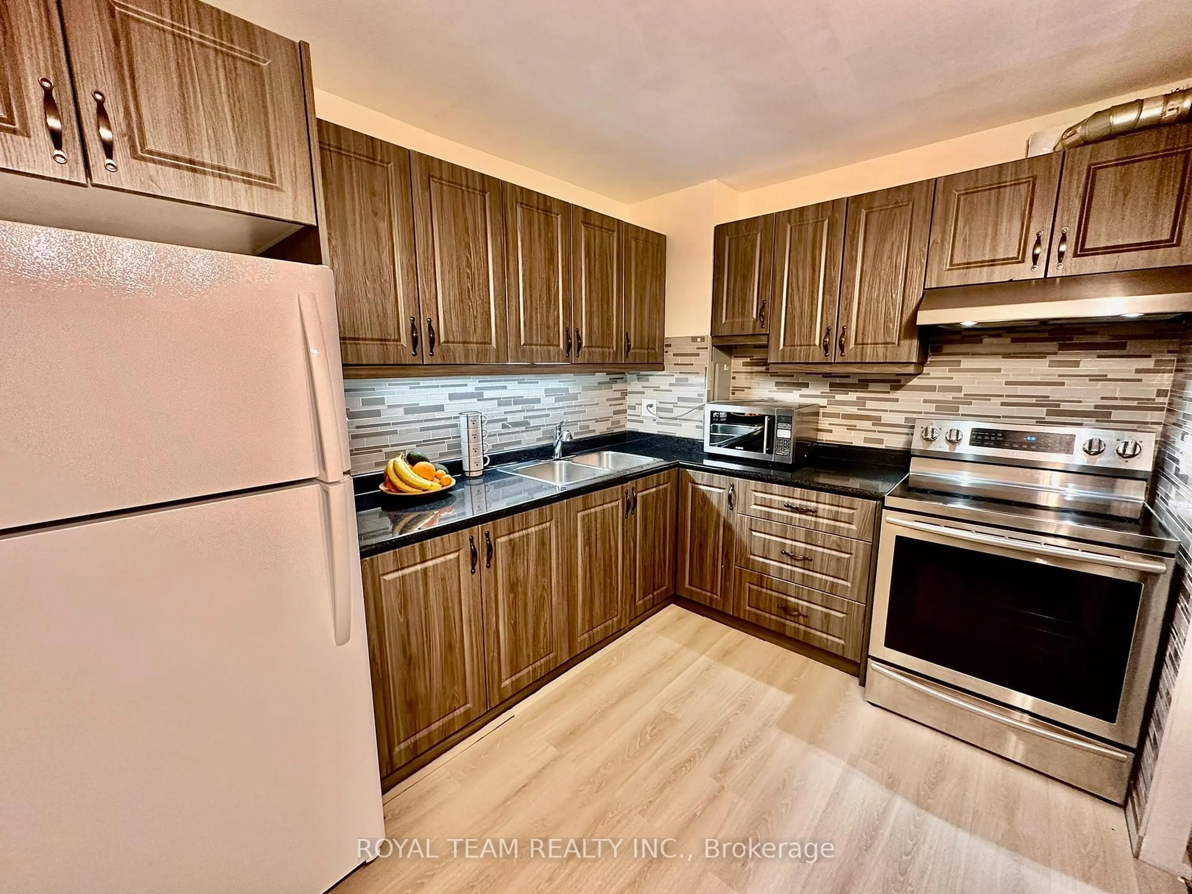 Standard kitchen, unknown for 735 Don Mills Rd #201, Toronto Ontario M3C 1S9