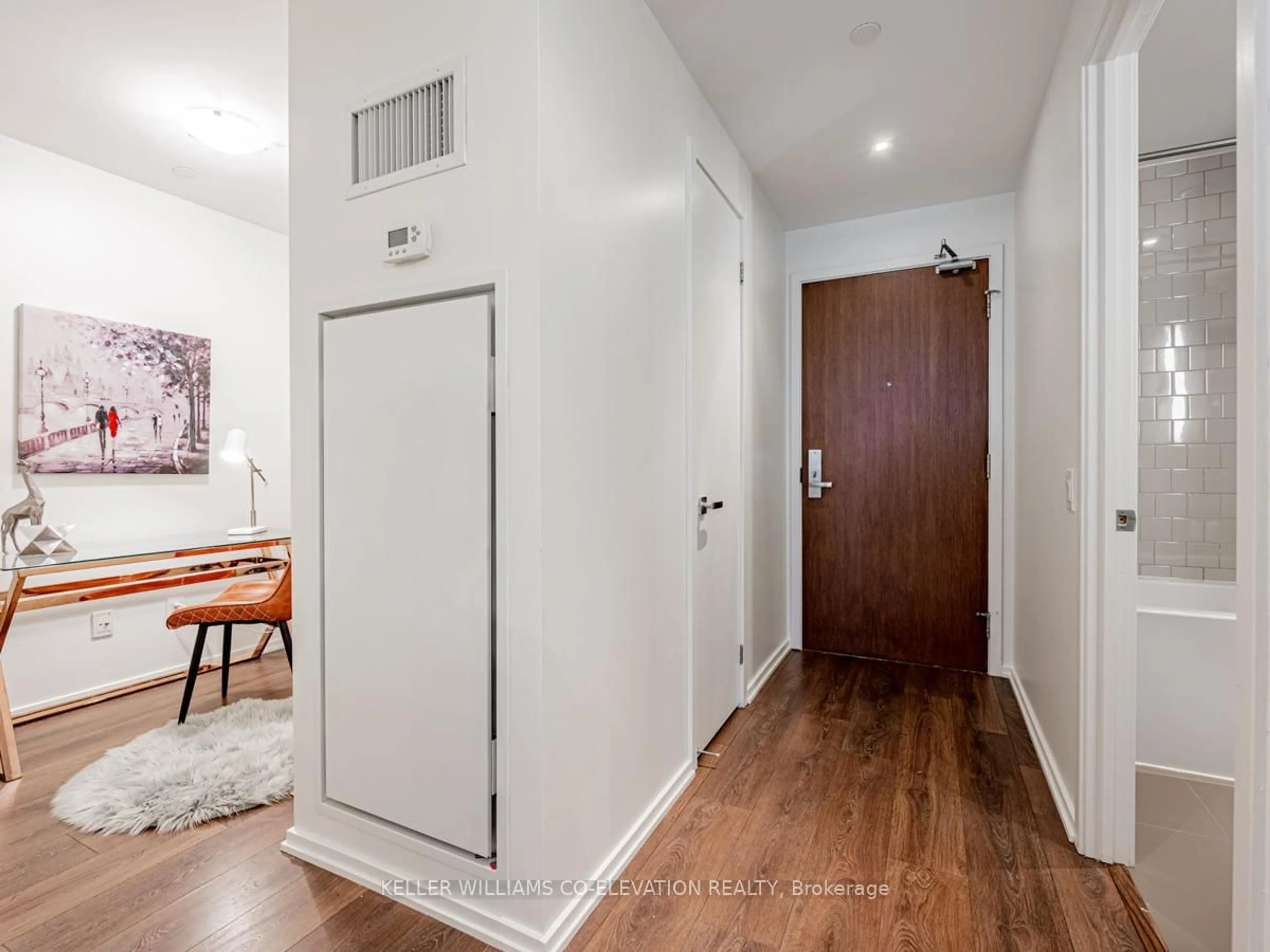 Indoor entryway for 783 Bathurst St #217, Toronto Ontario M5S 0A8