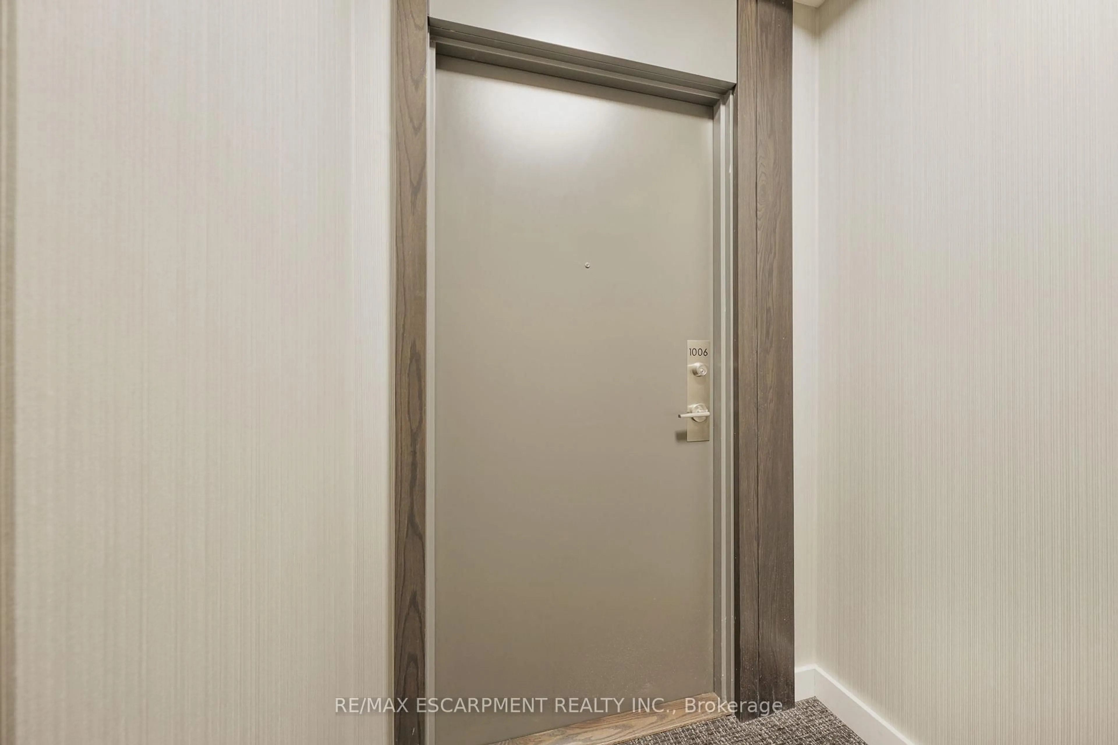 Indoor entryway for 5200 Yonge St #6, Toronto Ontario M2N 5P6