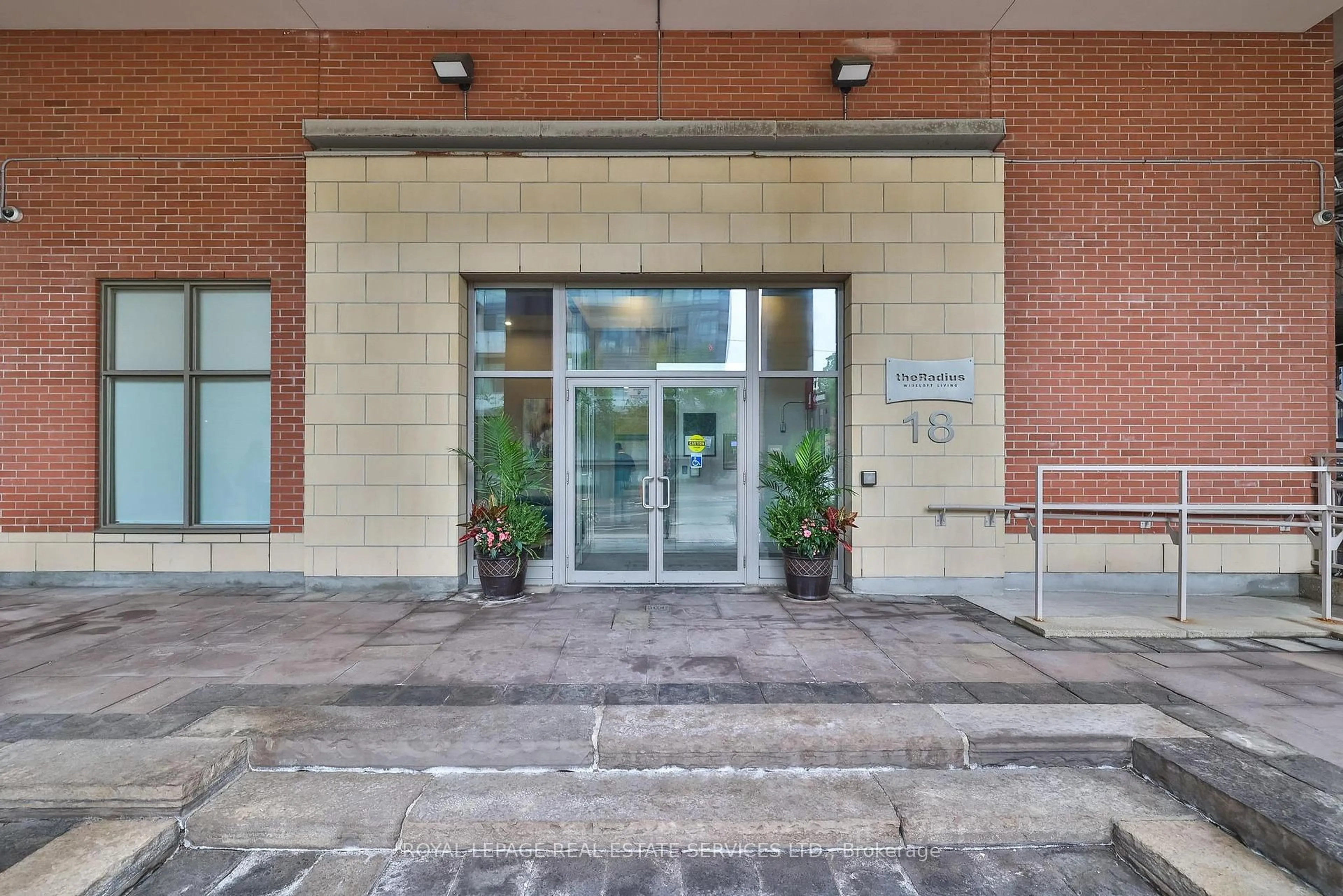 Indoor foyer for 18 Merton St #1106, Toronto Ontario M4S 3G9