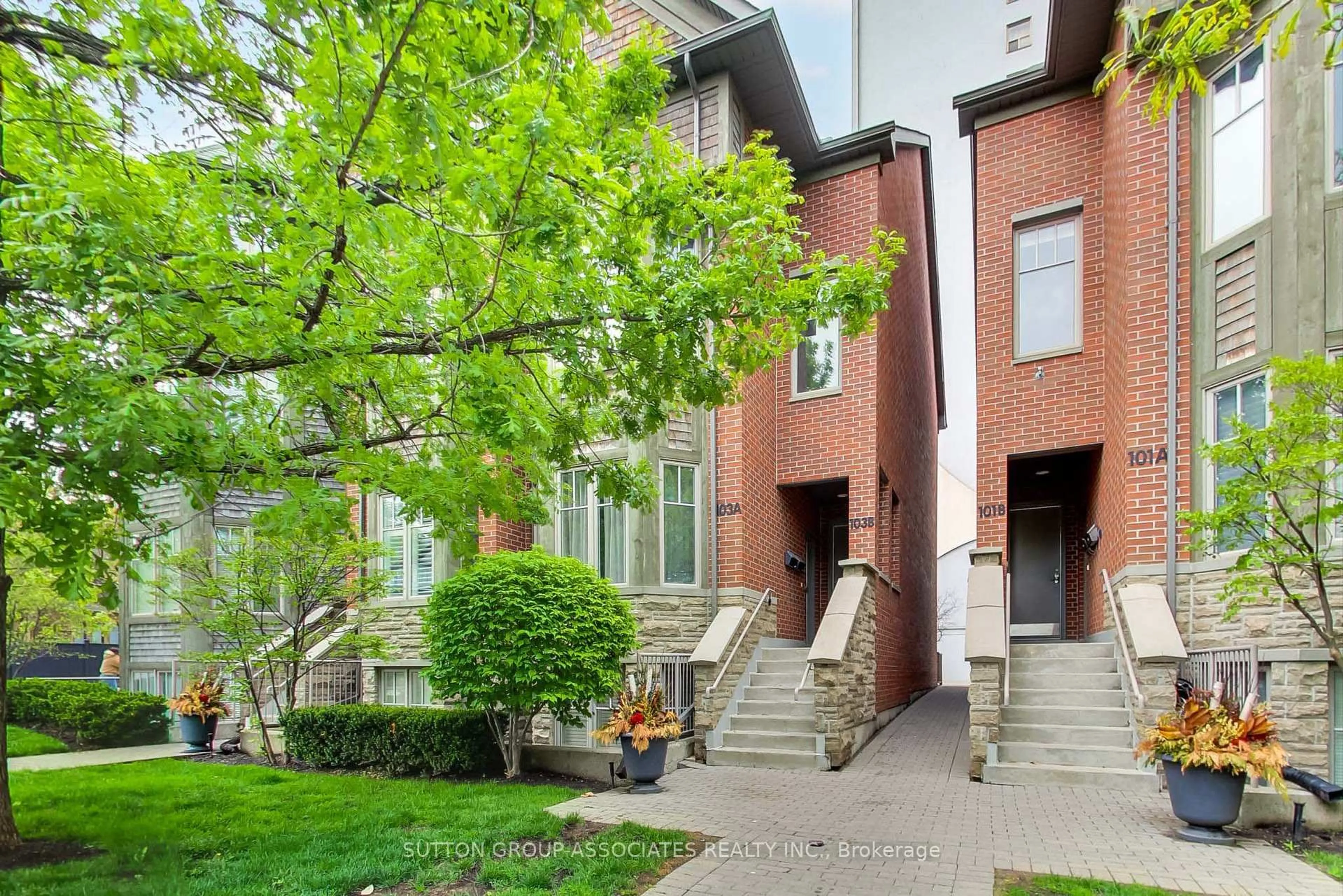 Unknown for 103B Walmer Rd, Toronto Ontario M5R 2X6