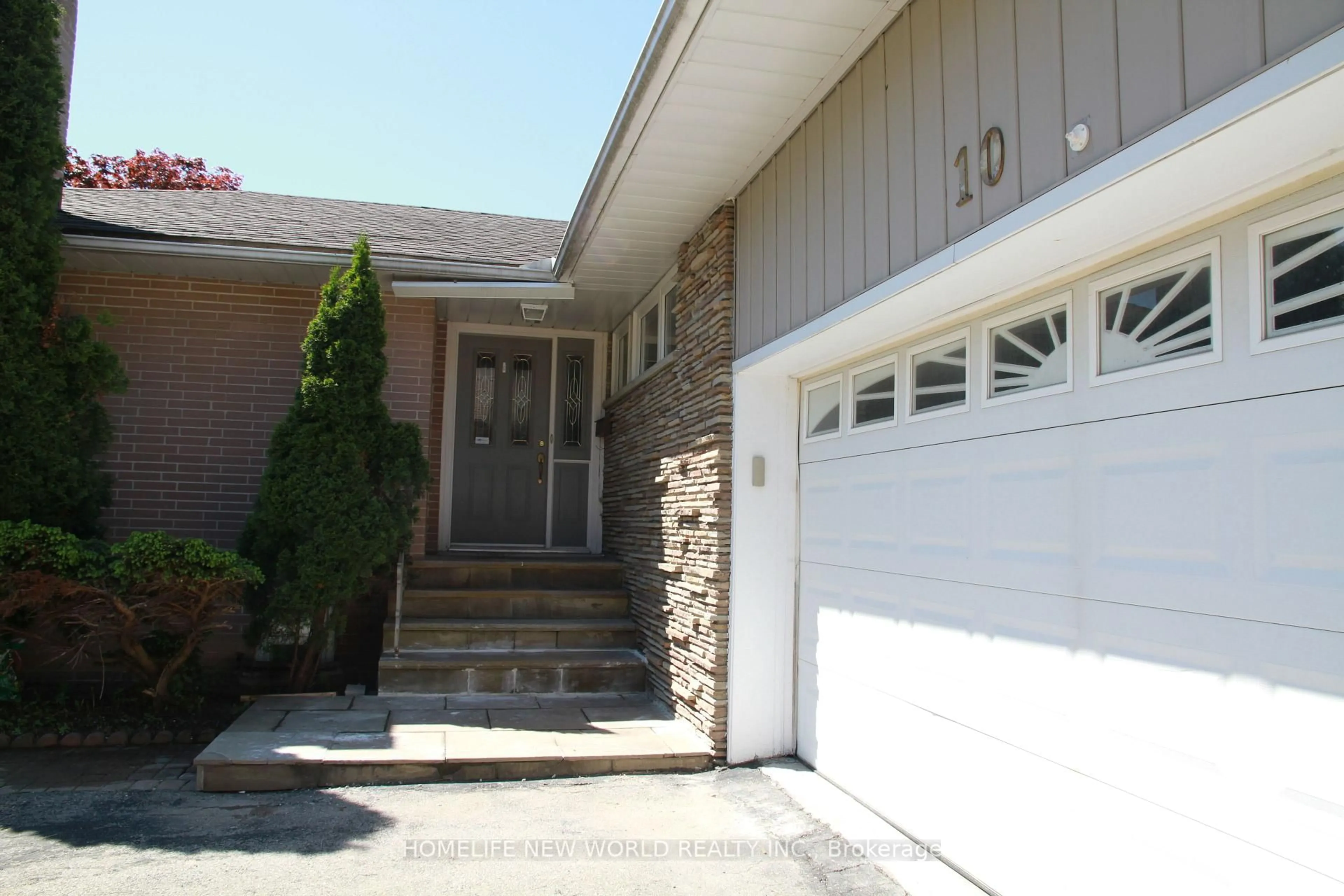 Home with vinyl exterior material, street for 10 Bathford Cres, Toronto Ontario M2J 2S4