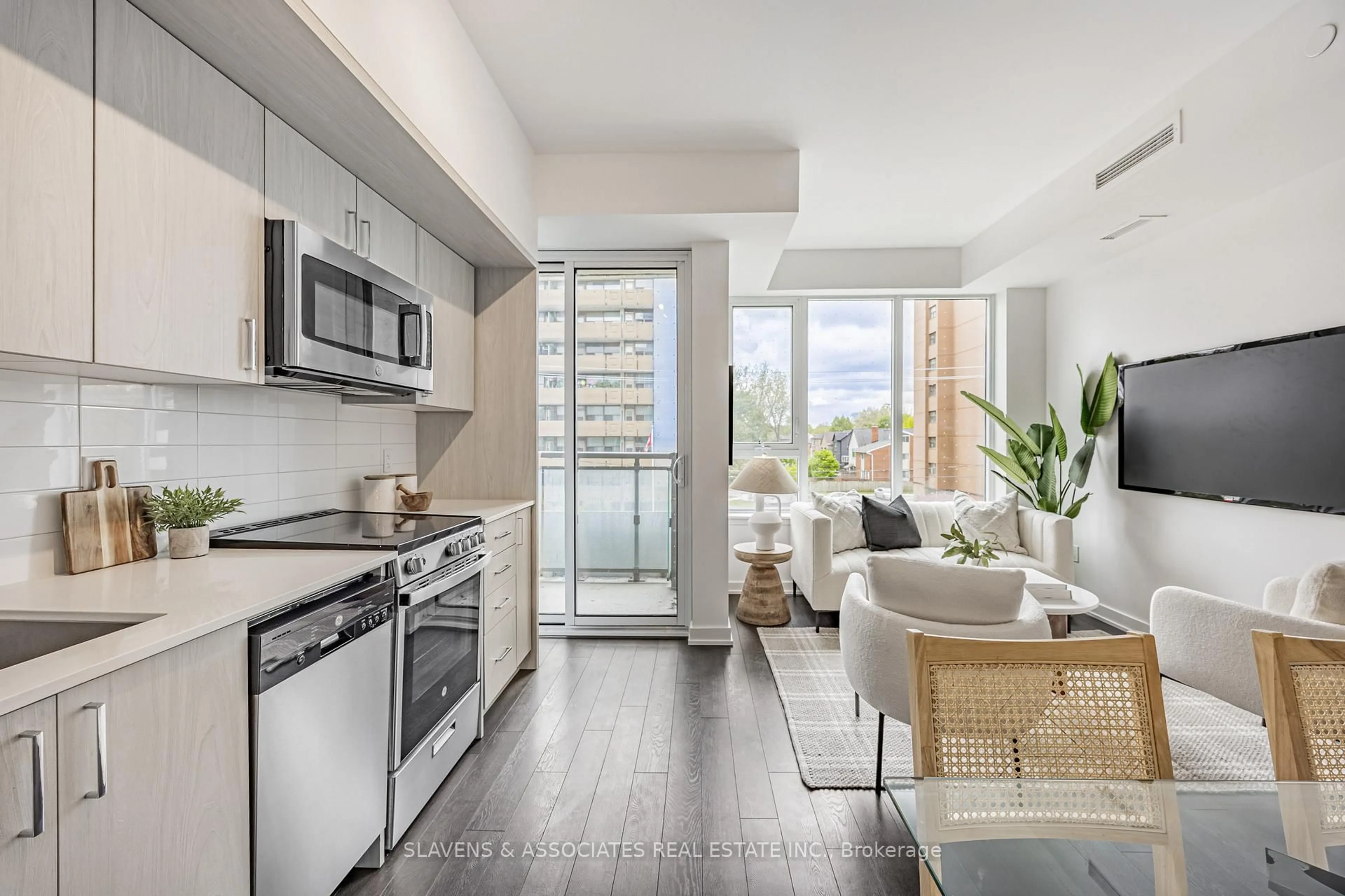 Open concept kitchen, unknown for 1 Cardiff Rd #304, Toronto Ontario M4P 0G2