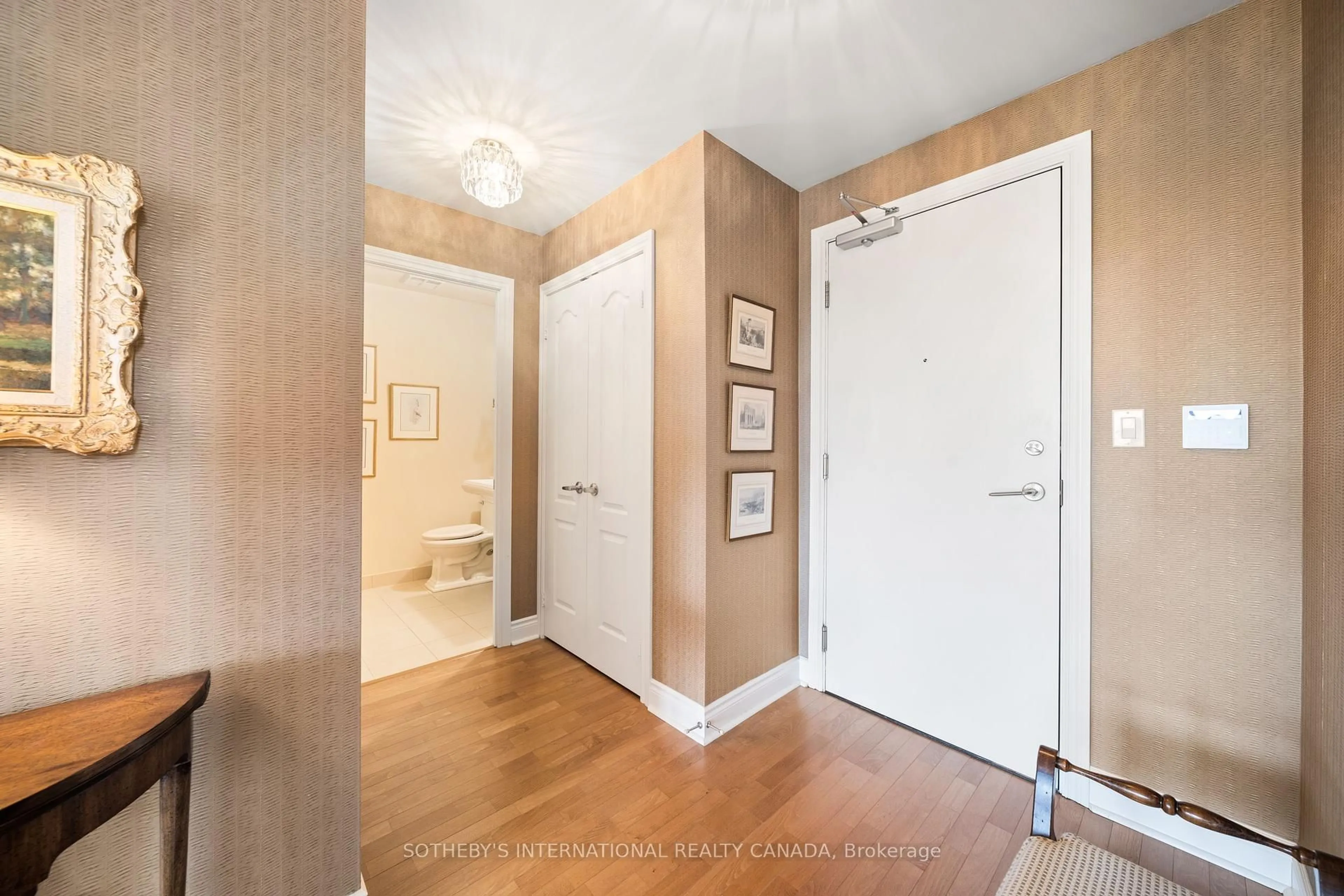 Indoor entryway for 1105 Leslie St #903, Toronto Ontario M3C 4G9