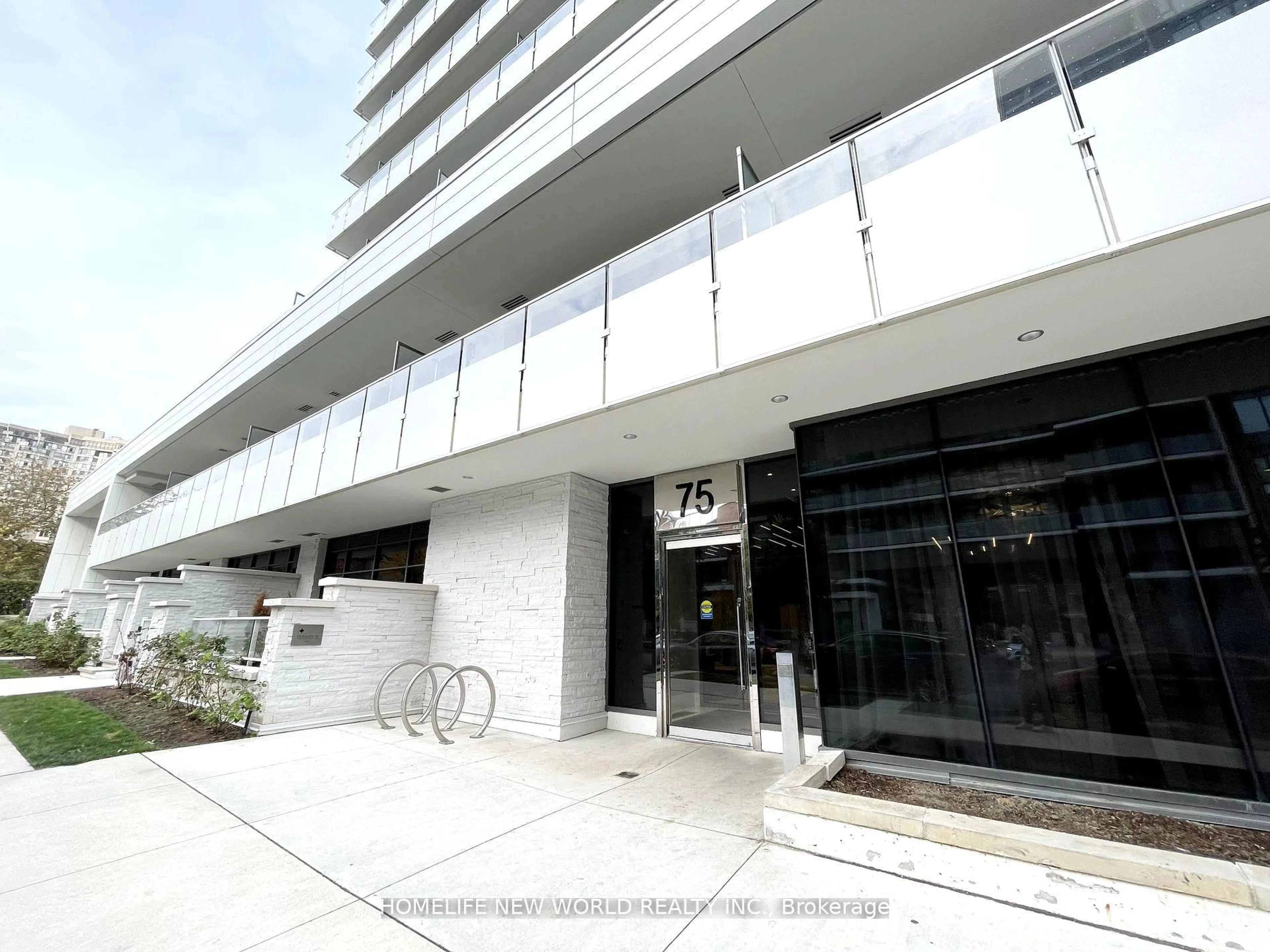 Indoor foyer for 75 Canterbury Pl #207, Toronto Ontario M2N 0L2