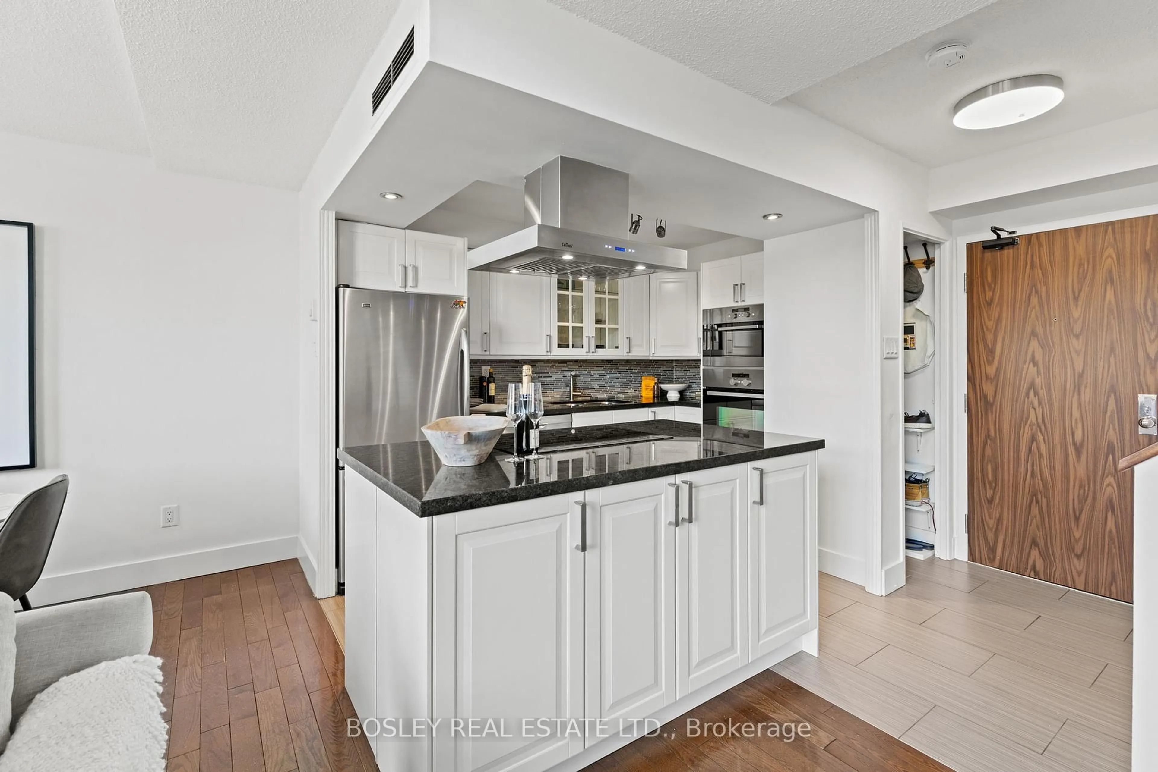 Contemporary kitchen, unknown for 1555 Avenue Rd #A504, Toronto Ontario M5M 4M2