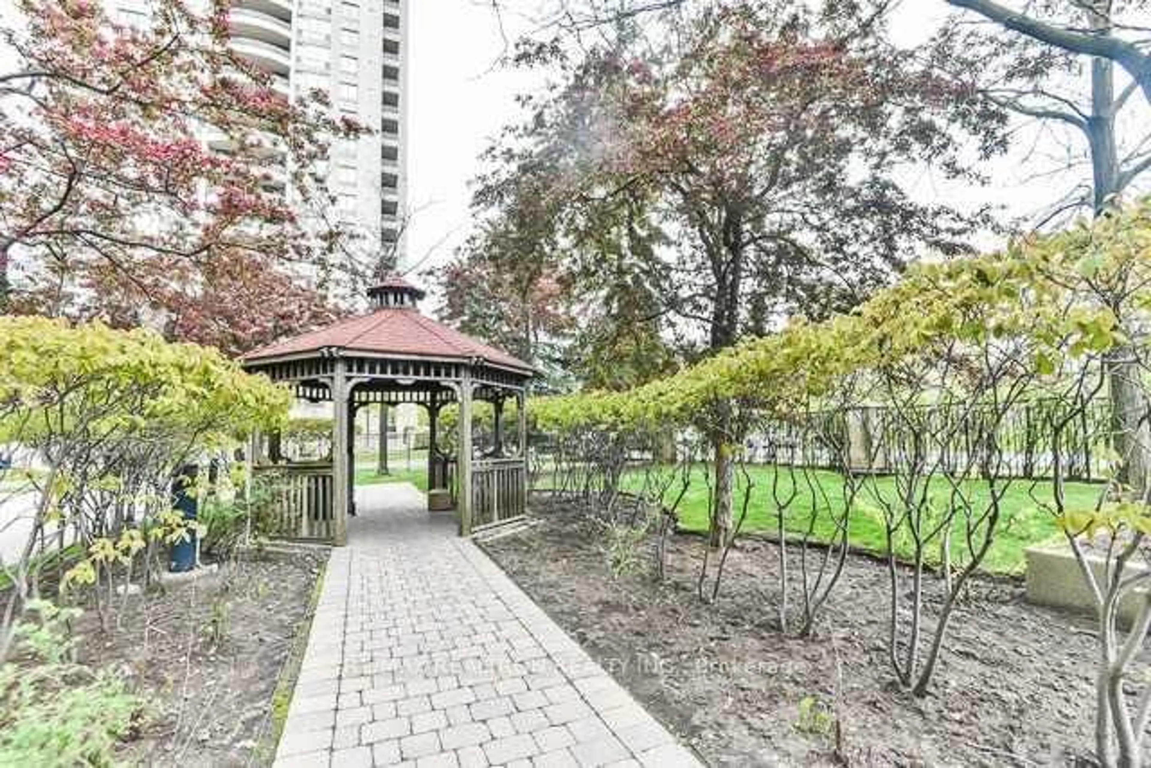 Patio, street for 238 Doris Ave #1101, Toronto Ontario M2N 6W1