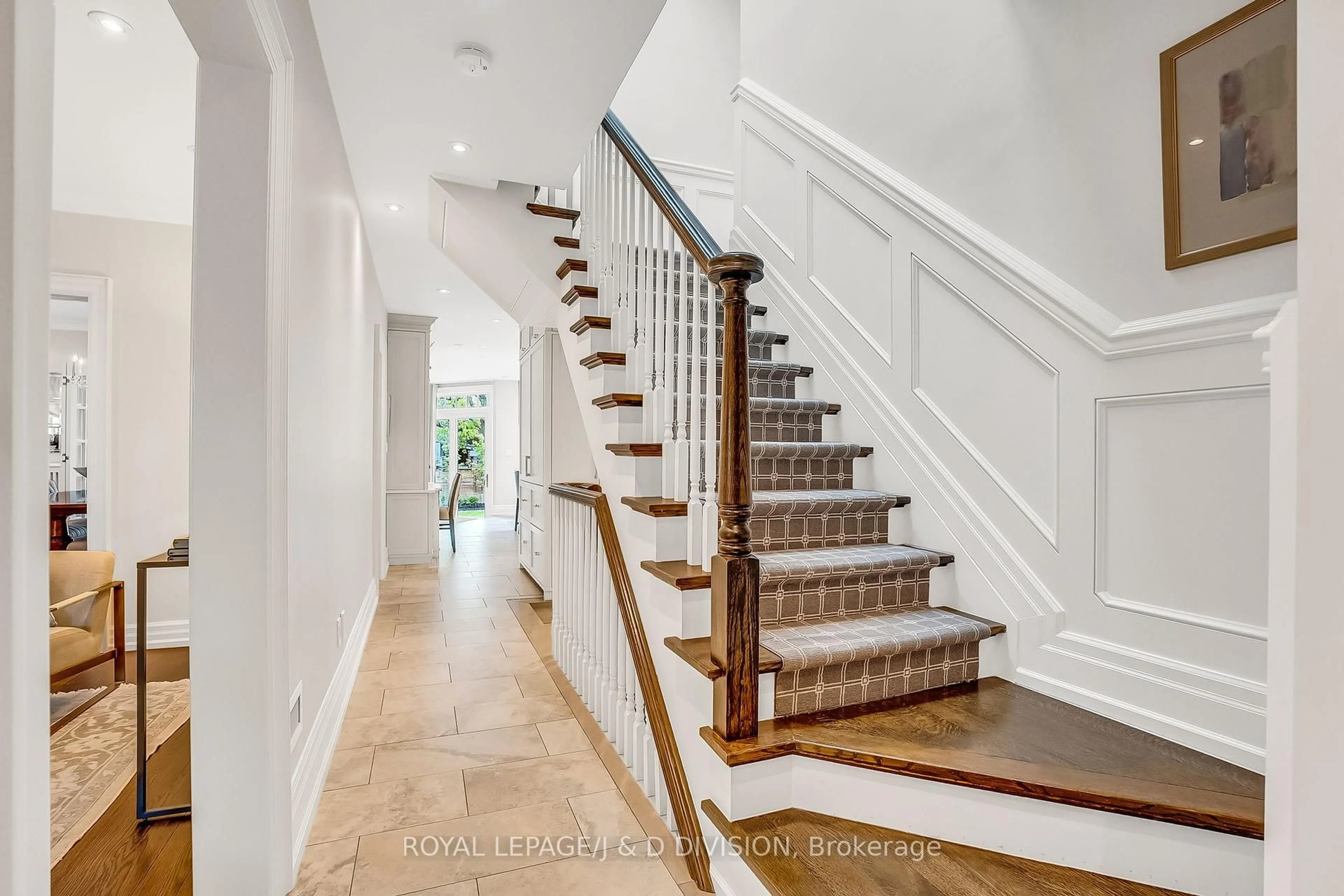 Stairs for 15 Hillhurst Blvd, Toronto Ontario M4R 1K3