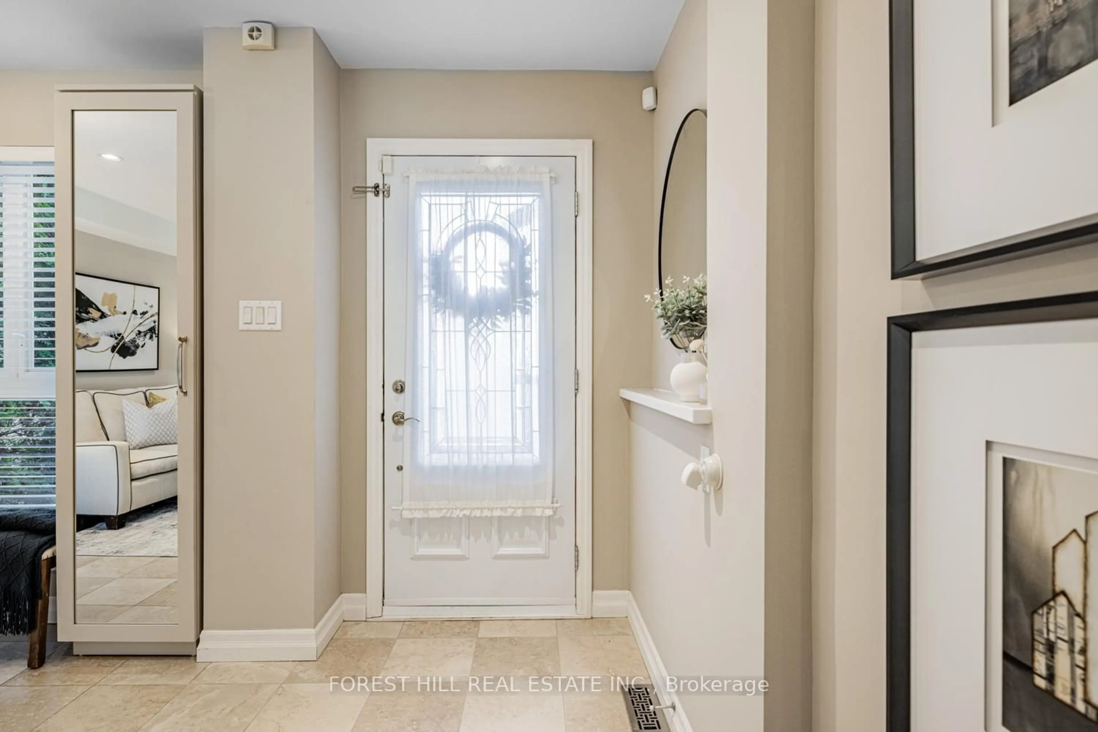 Indoor entryway for 21 Snowshoe Mill Way, Toronto Ontario M2L 1T4