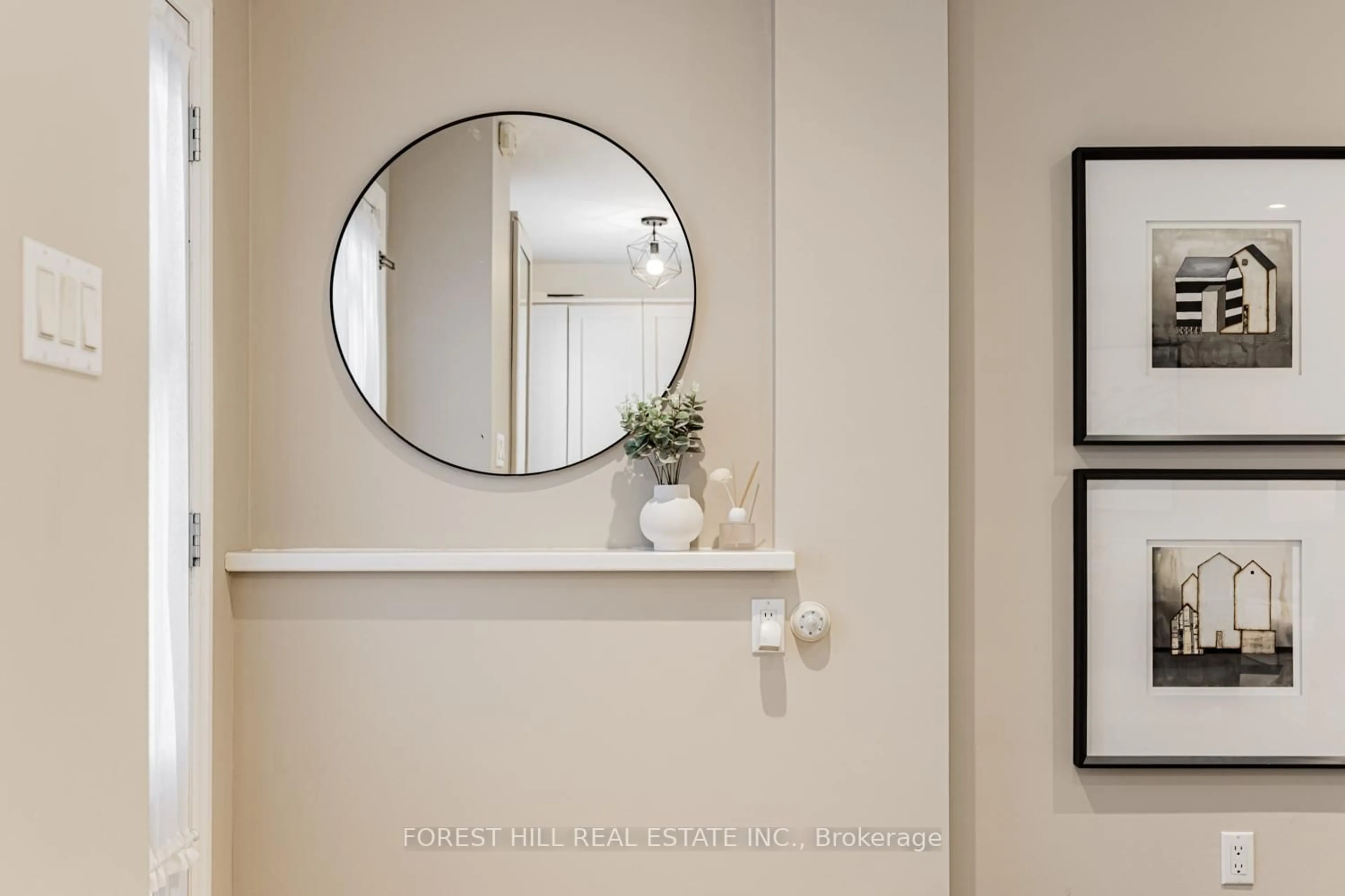 Indoor entryway for 21 Snowshoe Mill Way, Toronto Ontario M2L 1T4