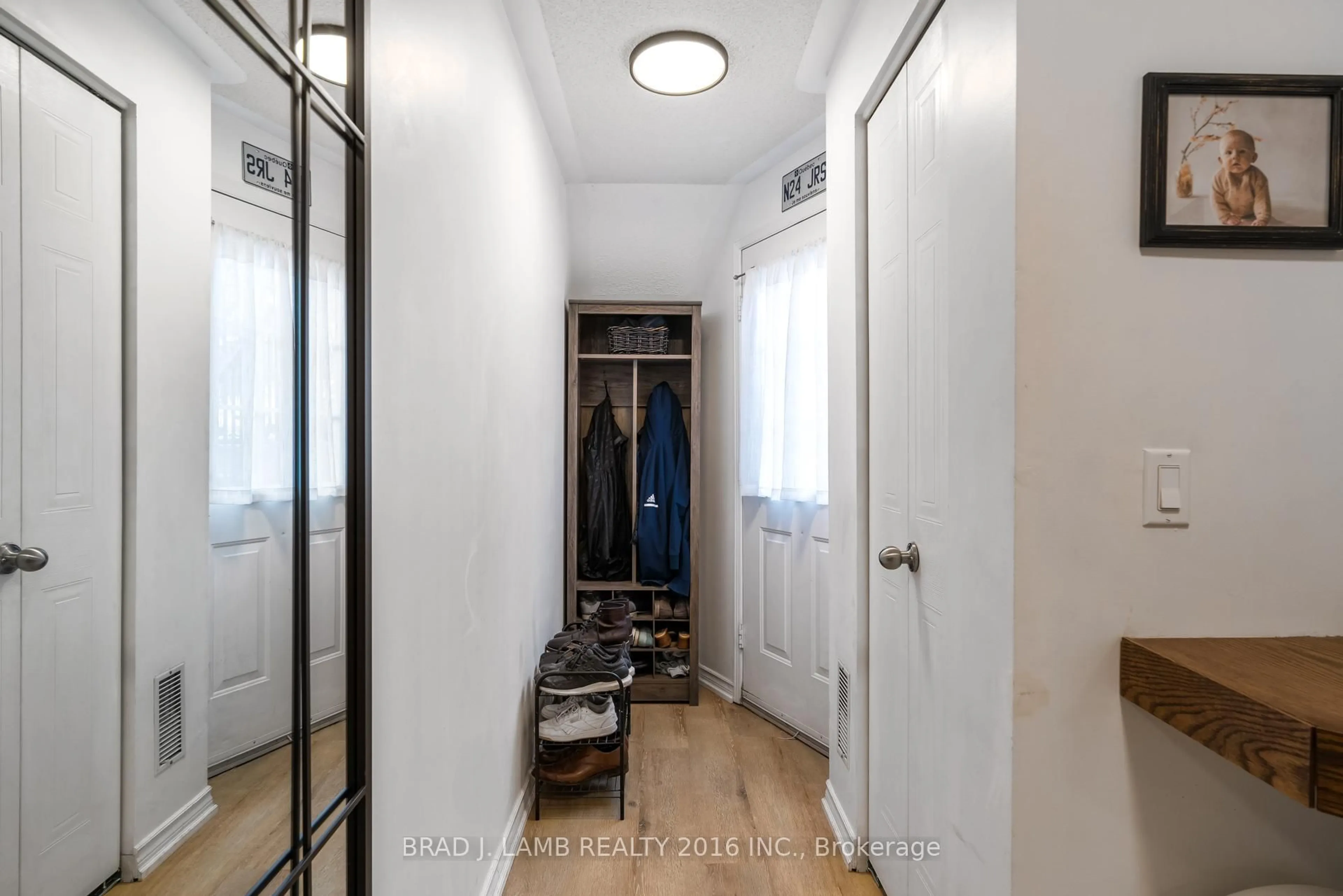 Indoor entryway for 262 St. Helens Ave #TH #114, Toronto Ontario M6H 4A4