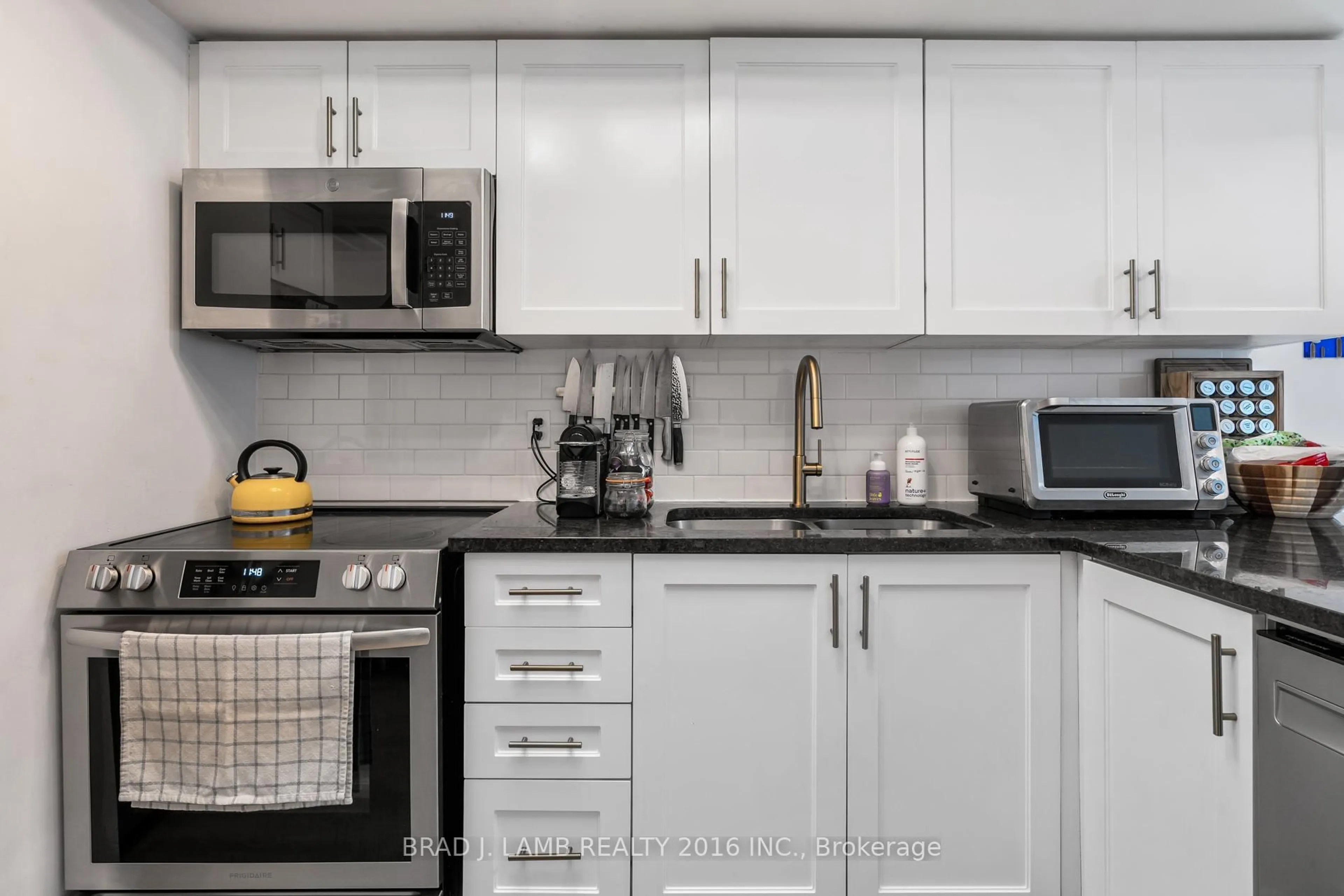 Standard kitchen, unknown for 262 St. Helens Ave #TH #114, Toronto Ontario M6H 4A4