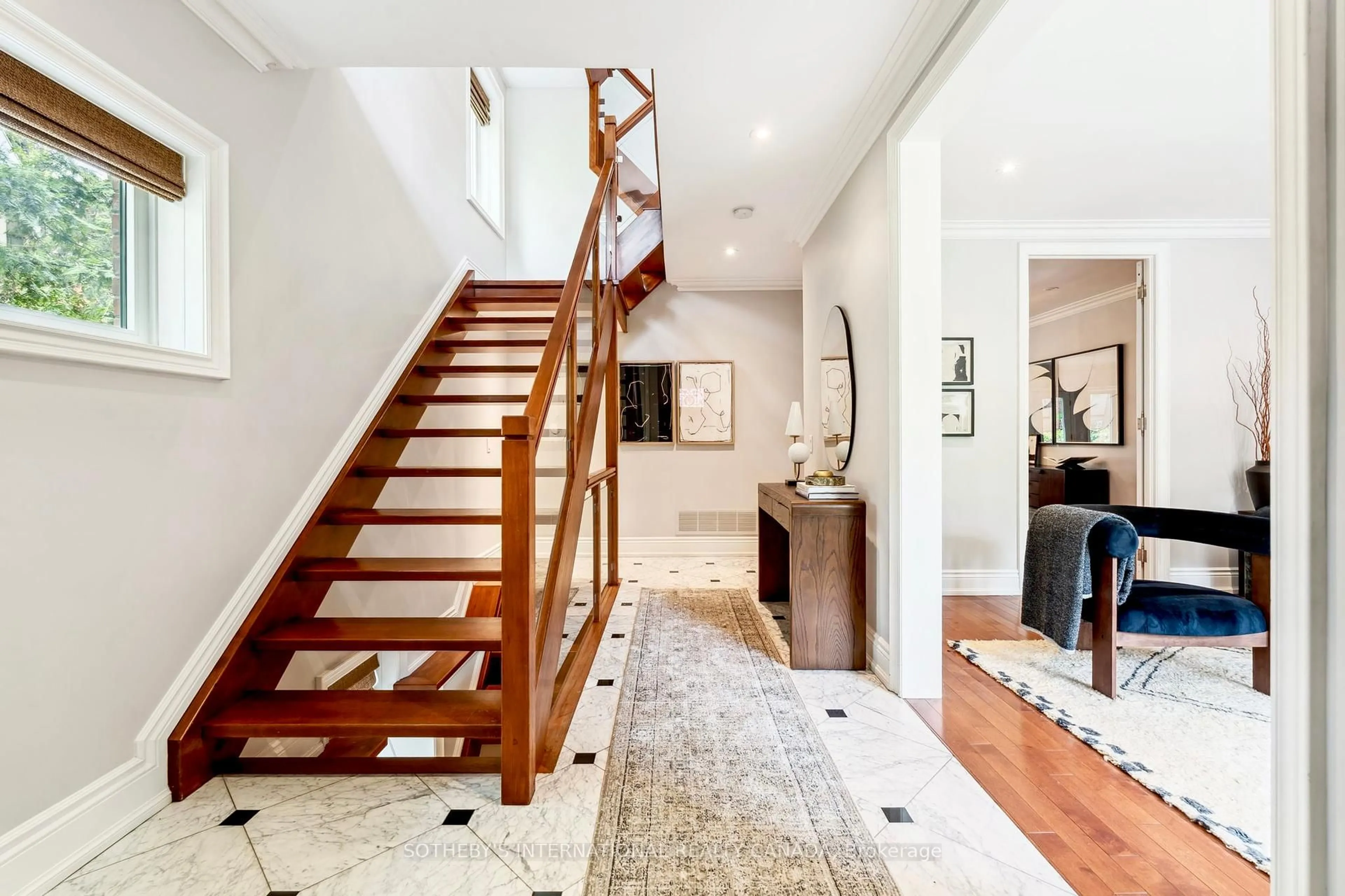 Indoor entryway for 89 Bernard Ave, Toronto Ontario M5R 1R8