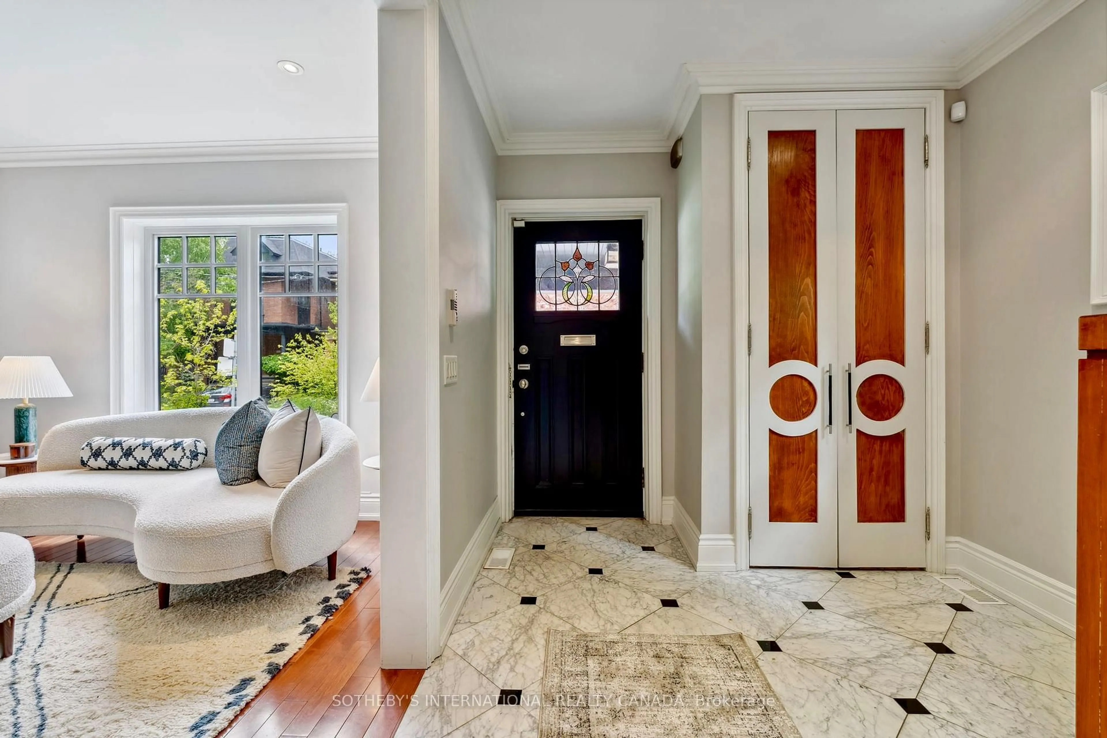 Indoor entryway for 89 Bernard Ave, Toronto Ontario M5R 1R8