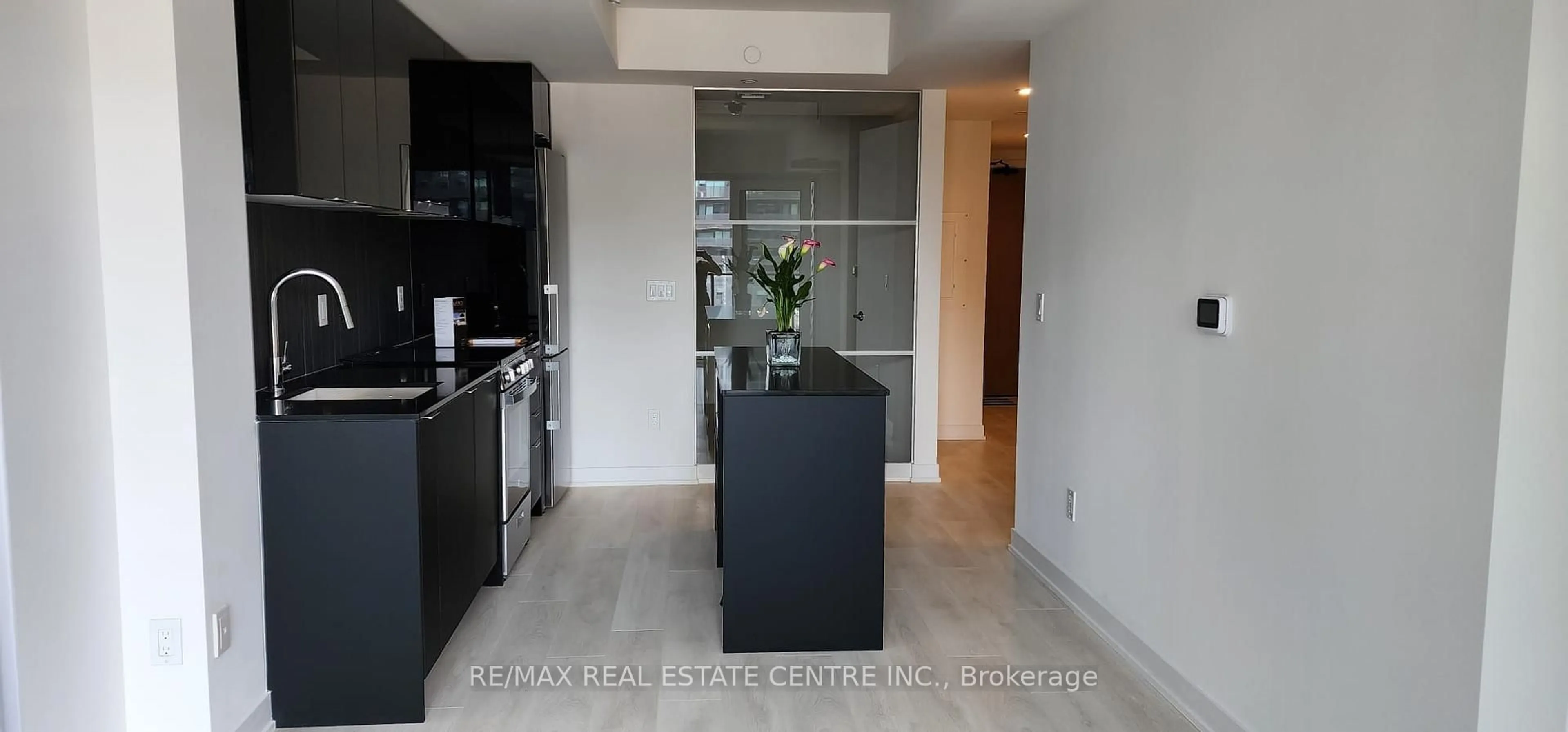 Unknown for 8 Tippett Rd #405, Toronto Ontario M3H 0E7