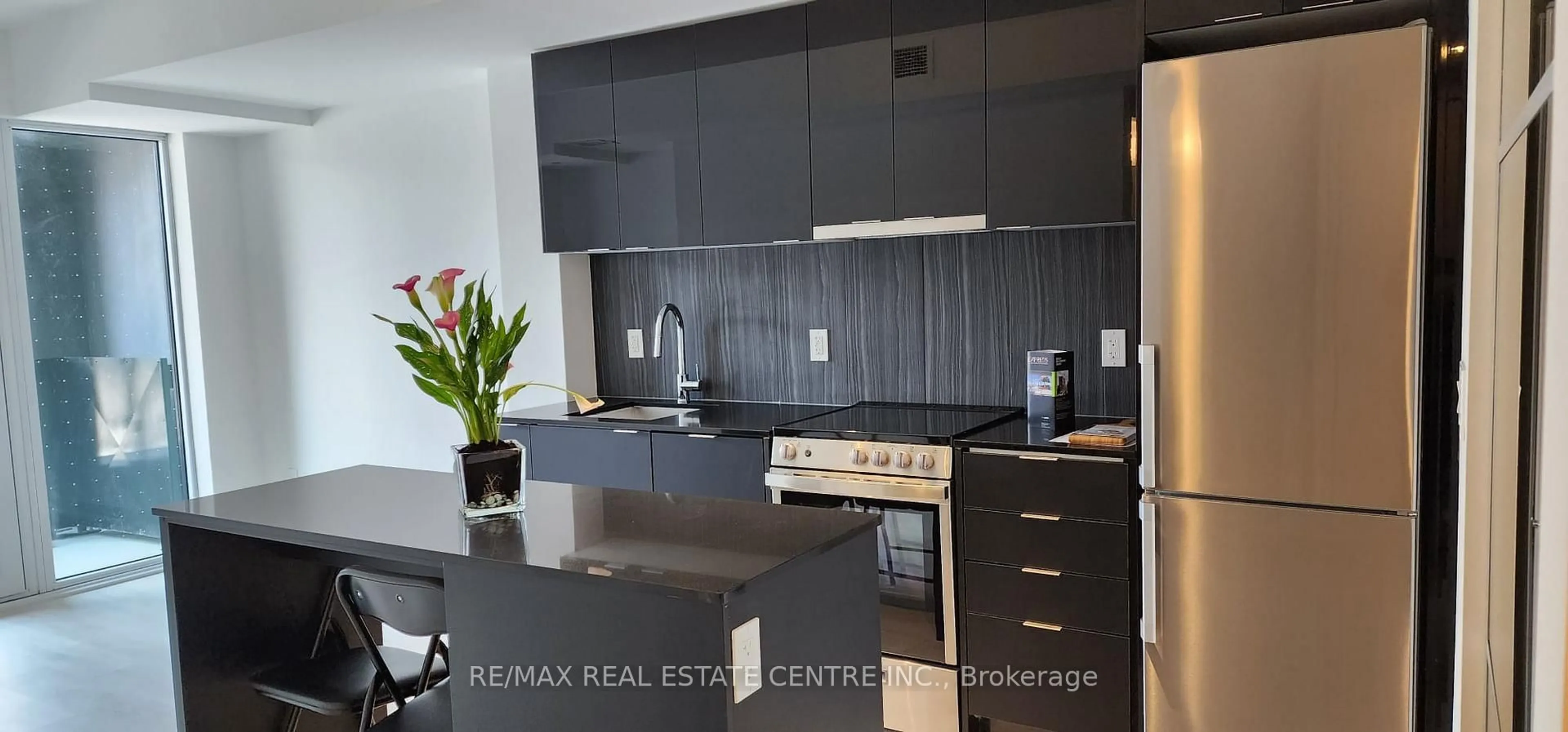 Contemporary kitchen, unknown for 8 Tippett Rd #405, Toronto Ontario M3H 0E7